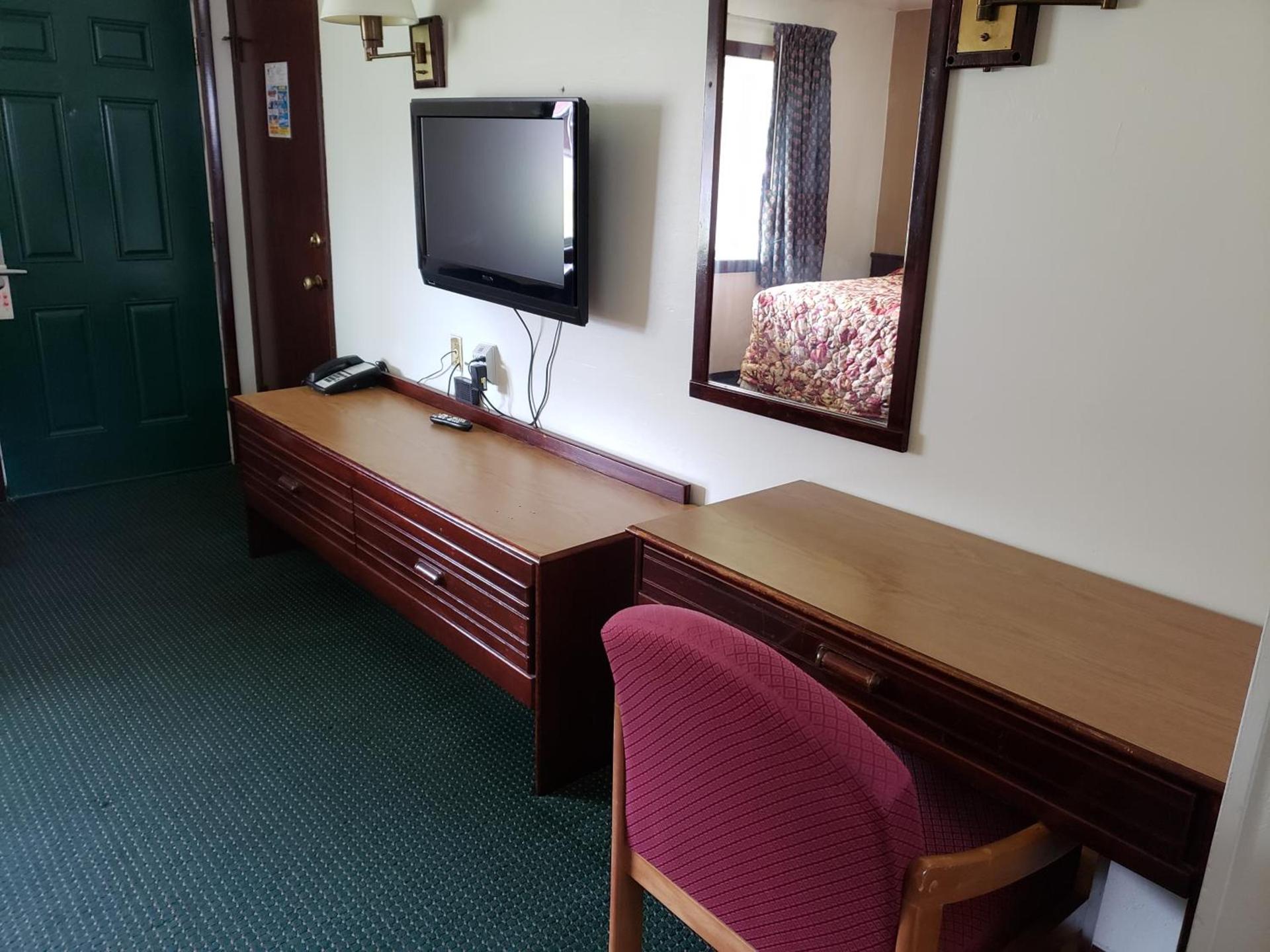 Spinning Wheel Motel photo 12