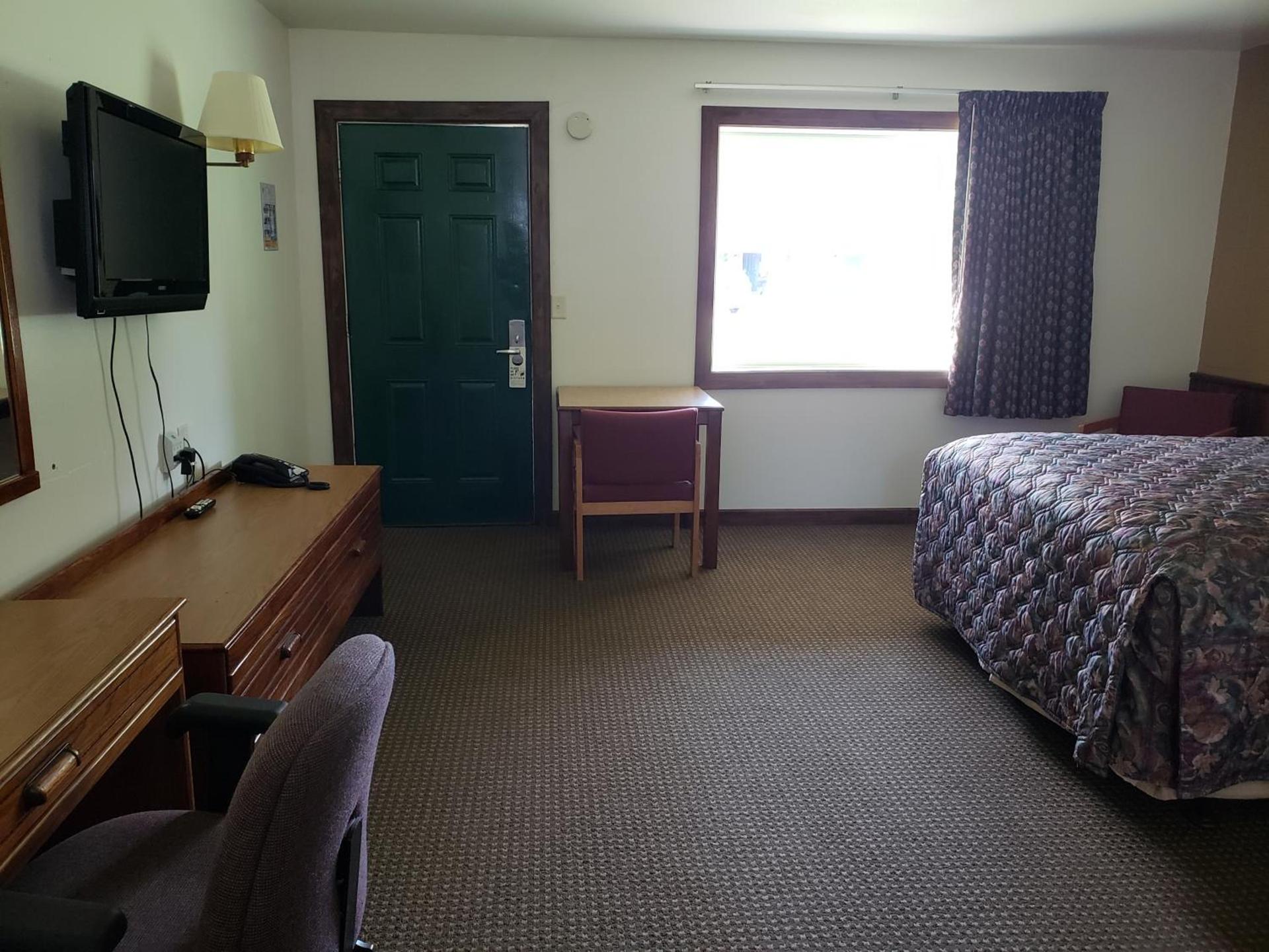 Spinning Wheel Motel photo 17