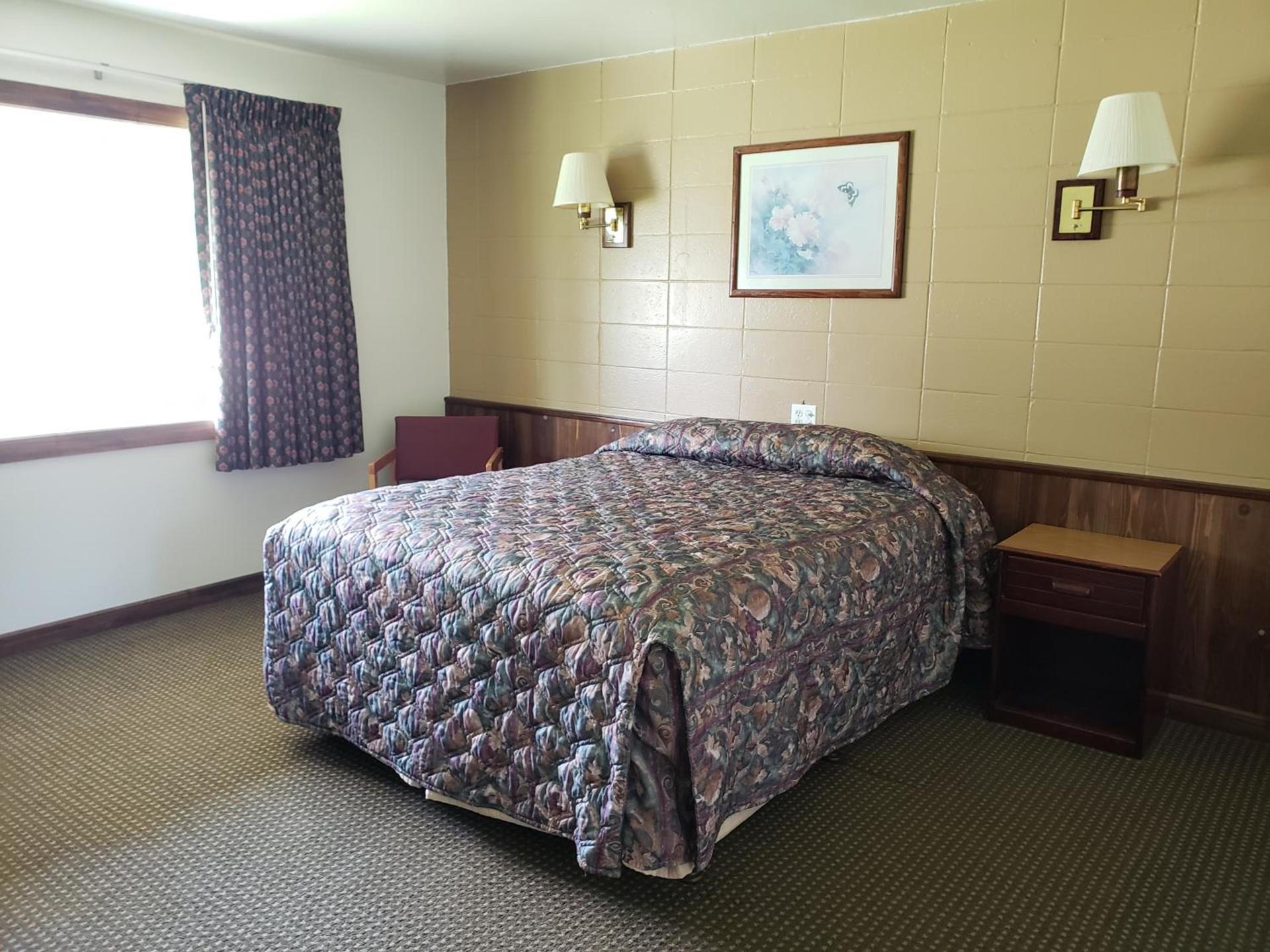 Spinning Wheel Motel photo 20