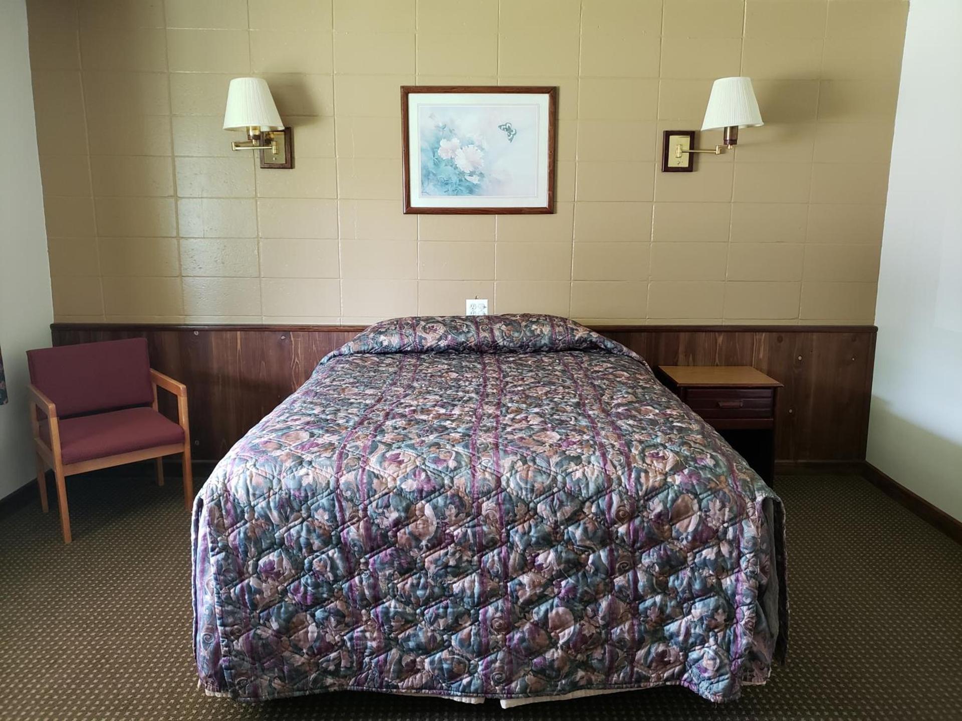 Spinning Wheel Motel photo 21