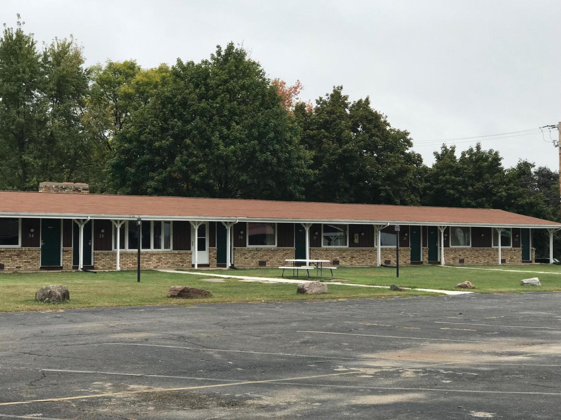Spinning Wheel Motel photo 25