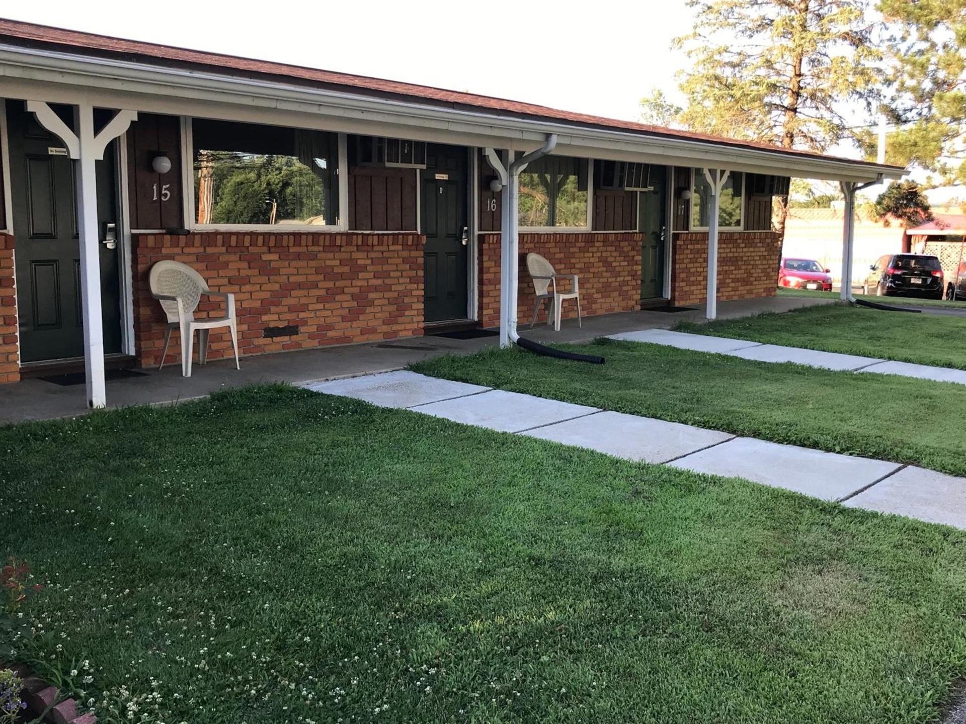 Spinning Wheel Motel photo 24