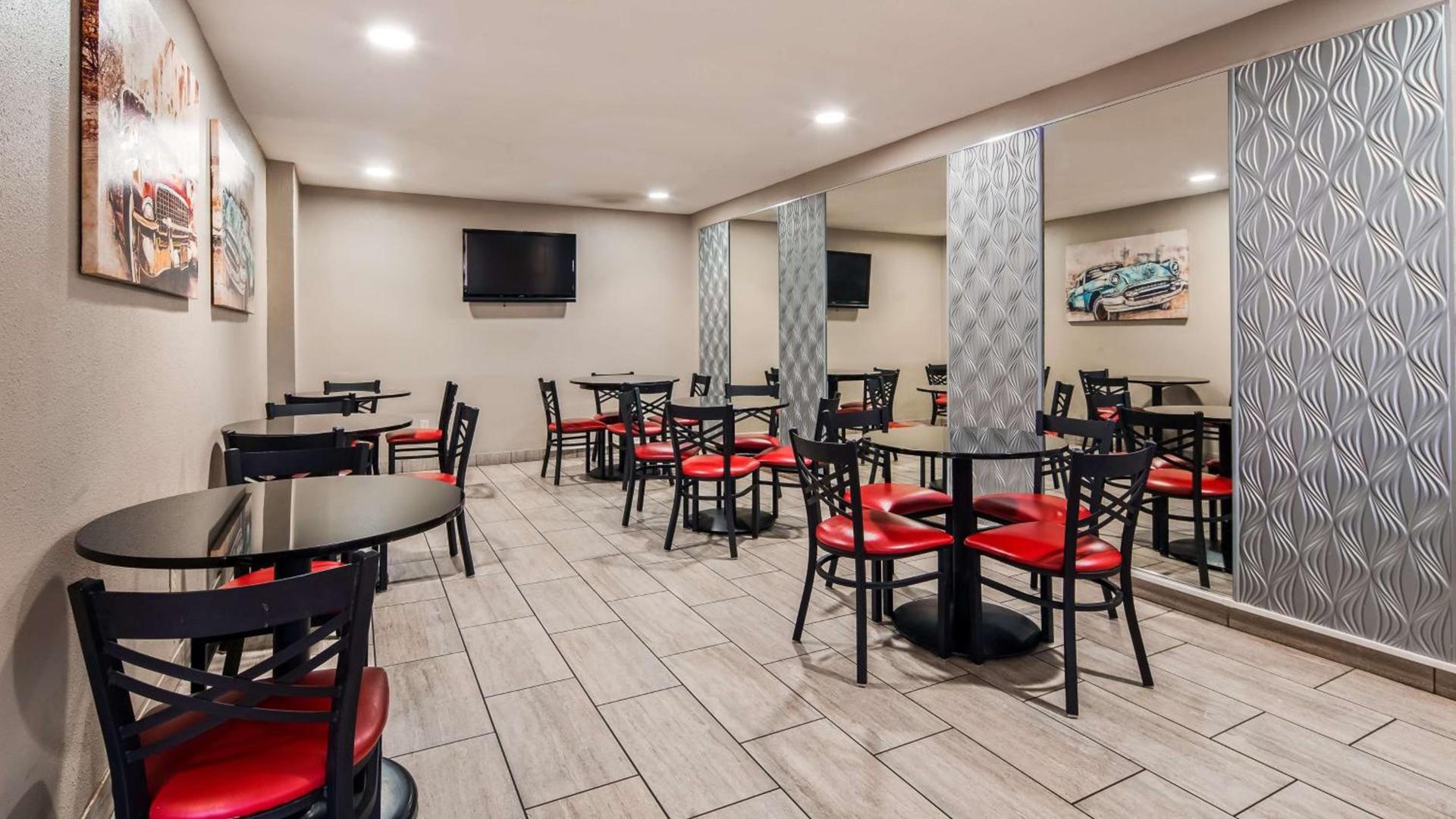 Best Western Desert Villa Inn photo 25