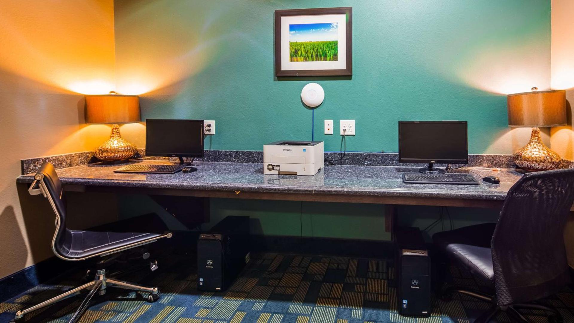 Best Western Plus Carrizo Springs Inn & Suites photo 7