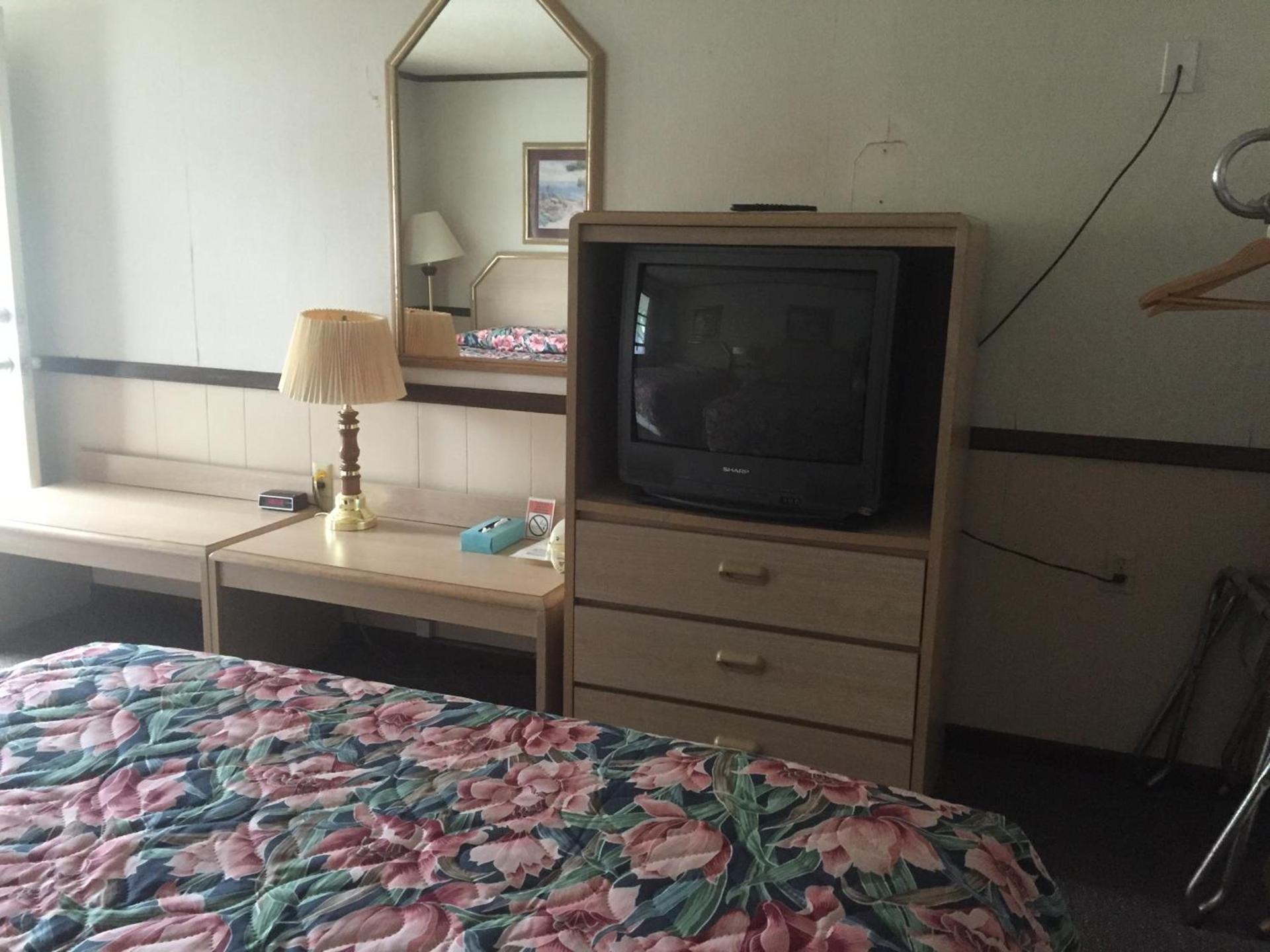Twin Pine Motel photo 19