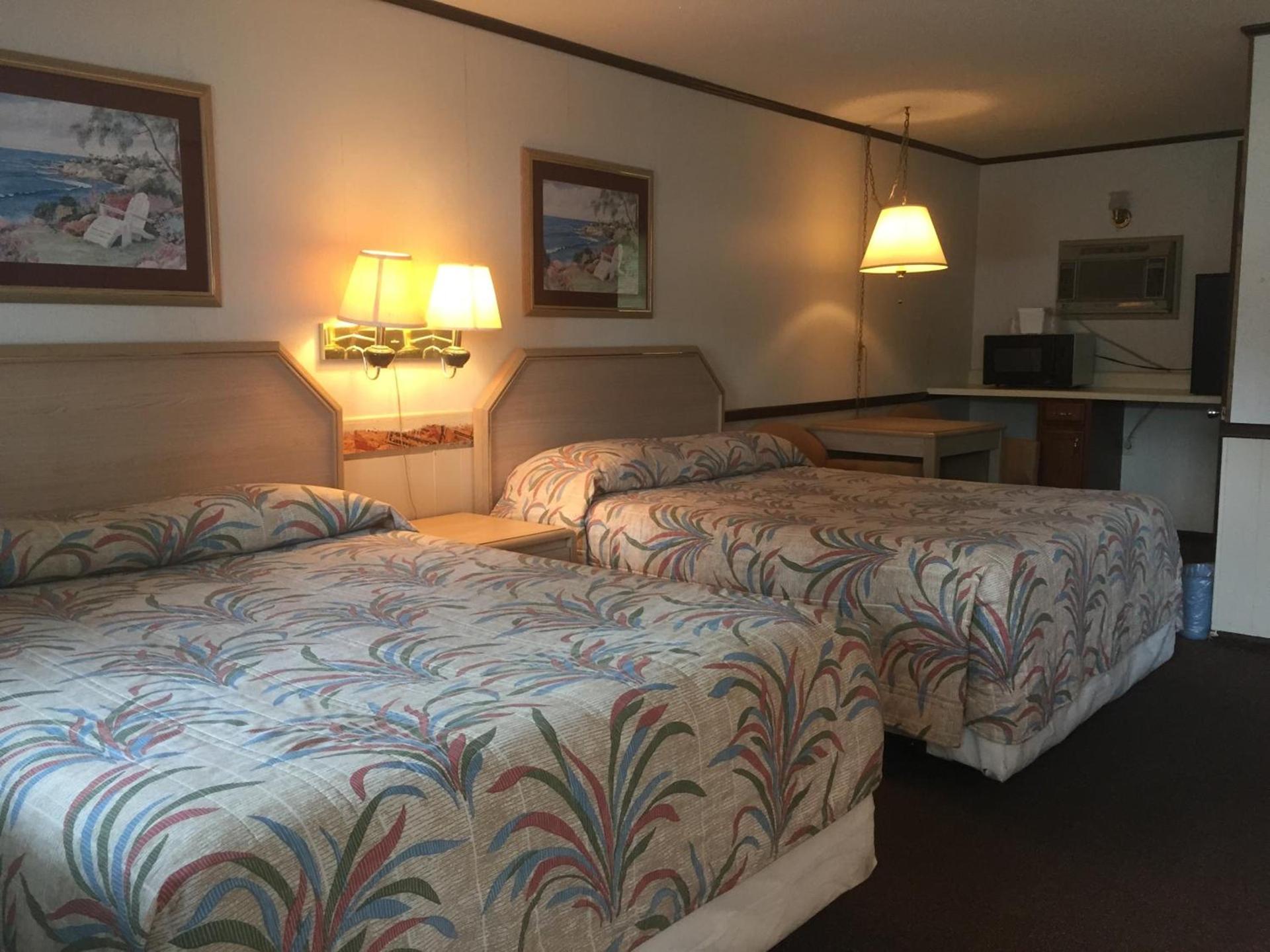Twin Pine Motel photo 9