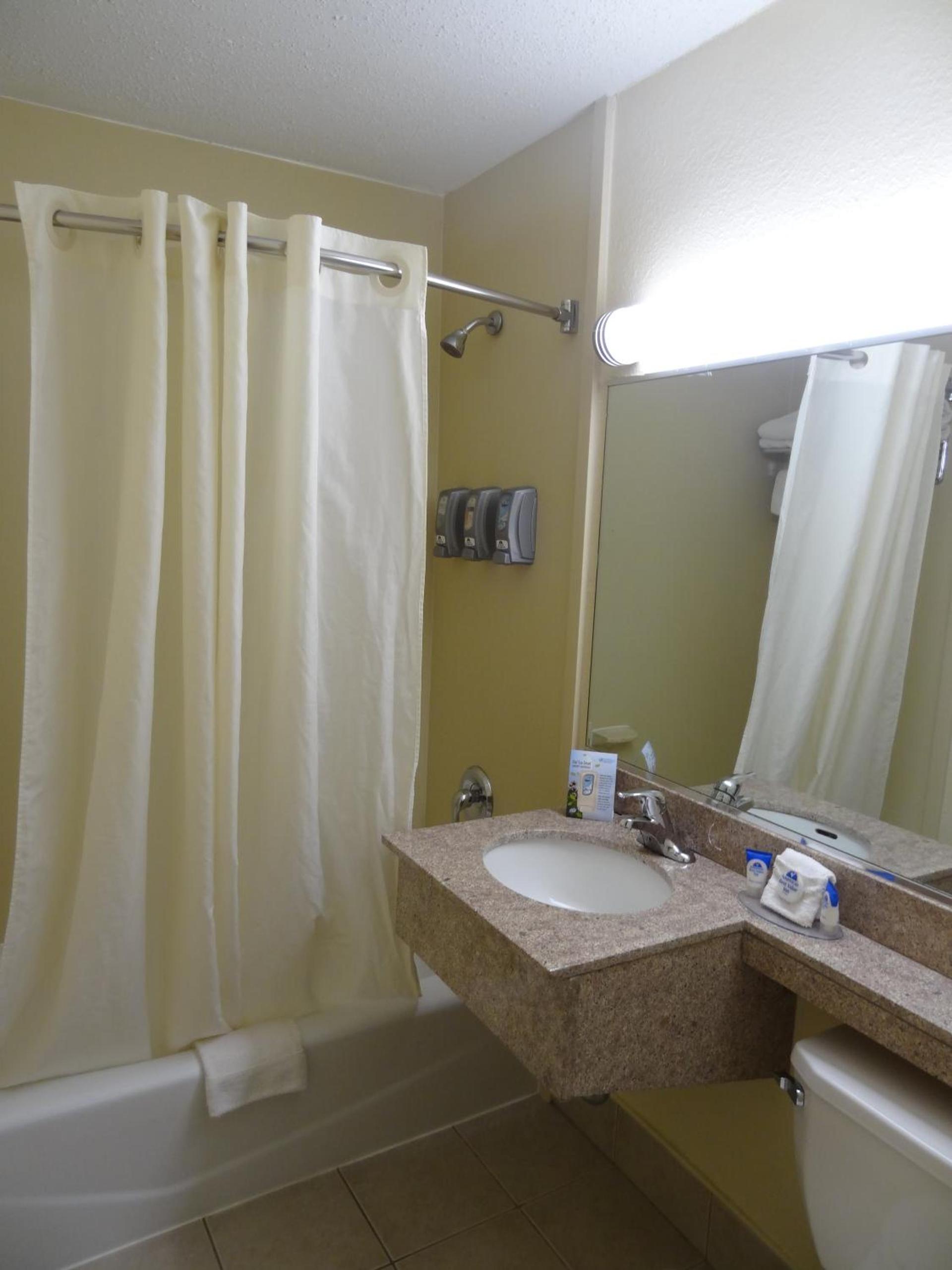 Red Carpet Inn Newark - Irvington NJ photo 13