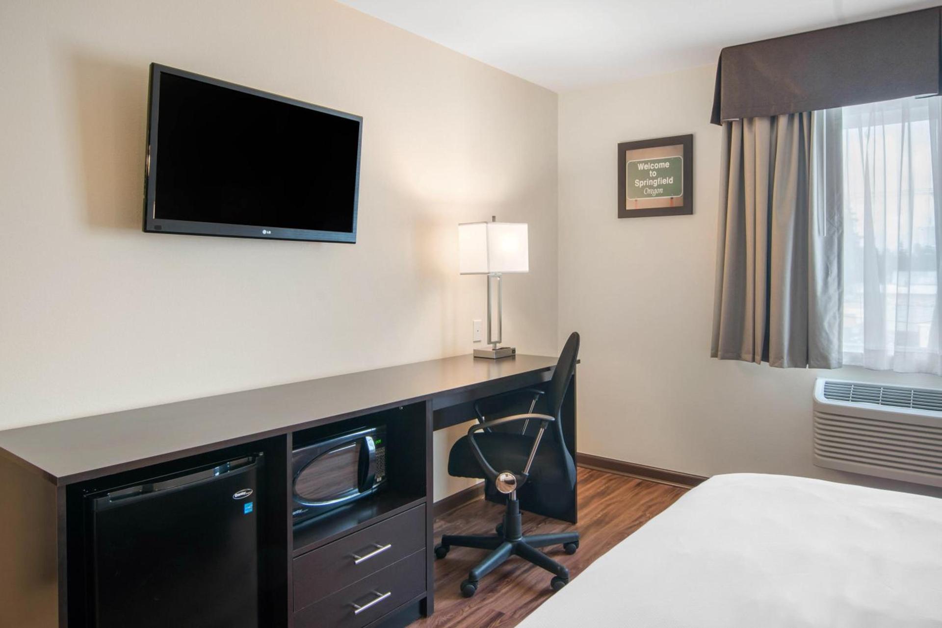 Econo Lodge Inn & Suites Springfield Main Street photo 28