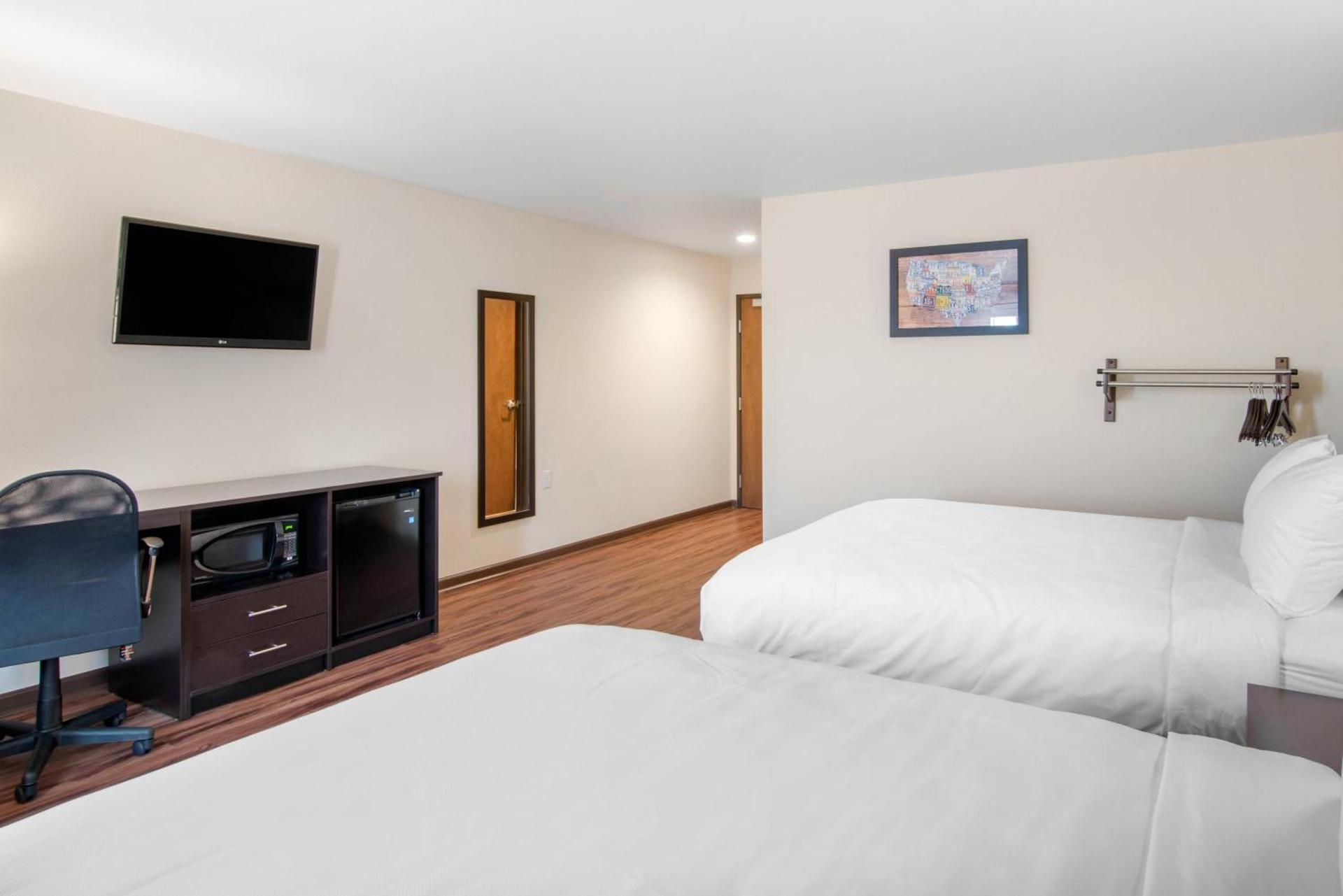 Econo Lodge Inn & Suites Springfield Main Street photo 16