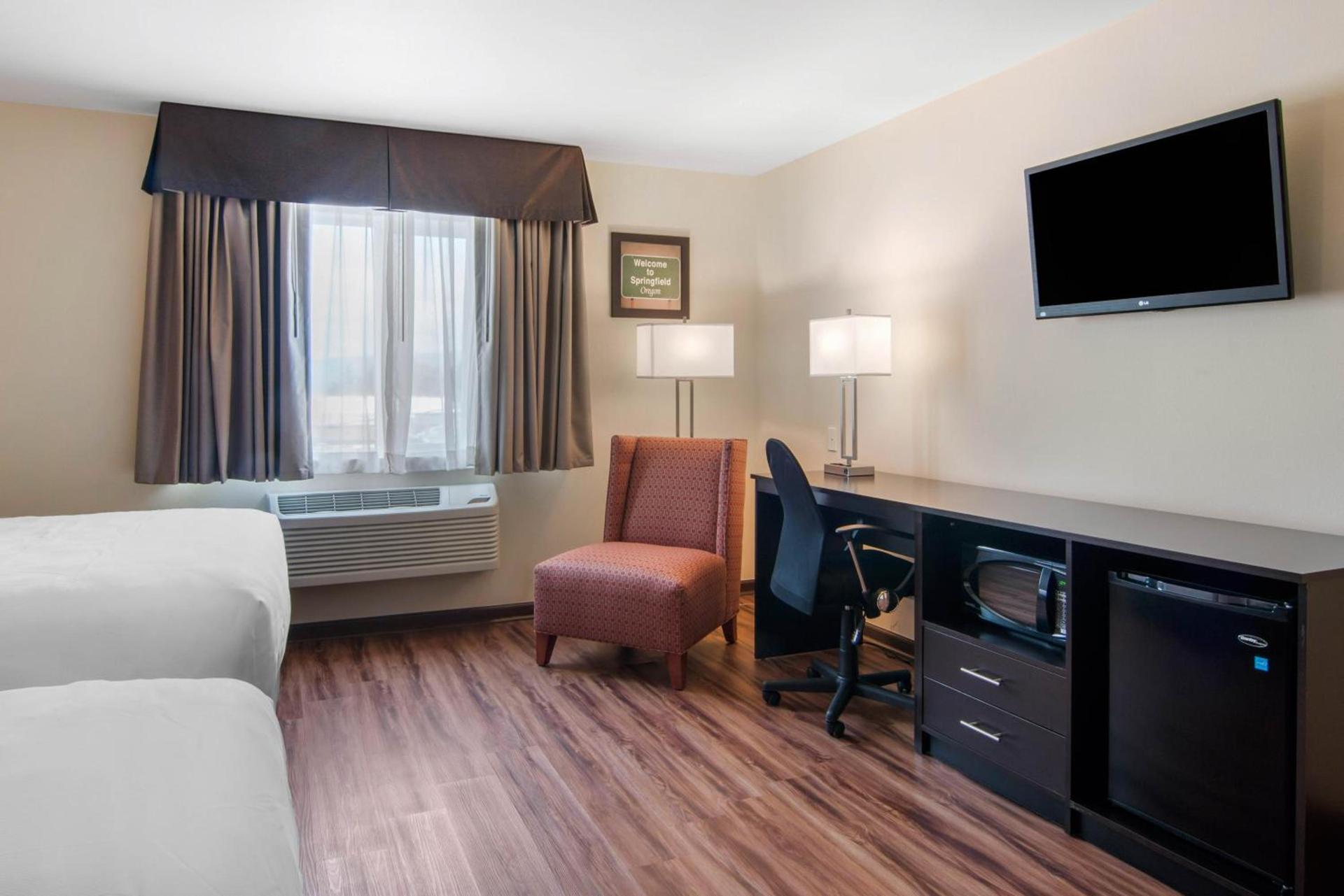 Econo Lodge Inn & Suites Springfield Main Street photo 13