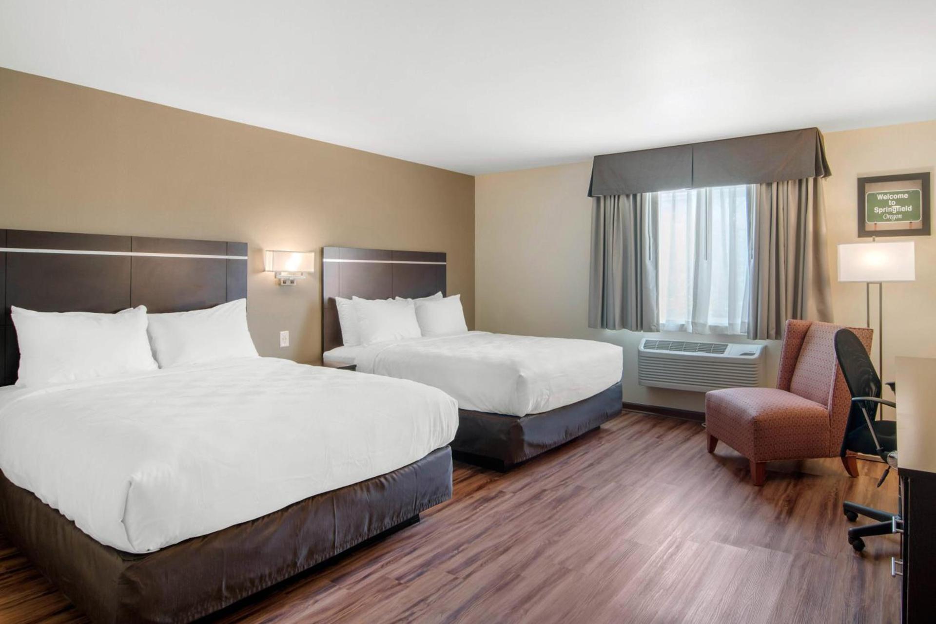 Econo Lodge Inn & Suites Springfield Main Street photo 5