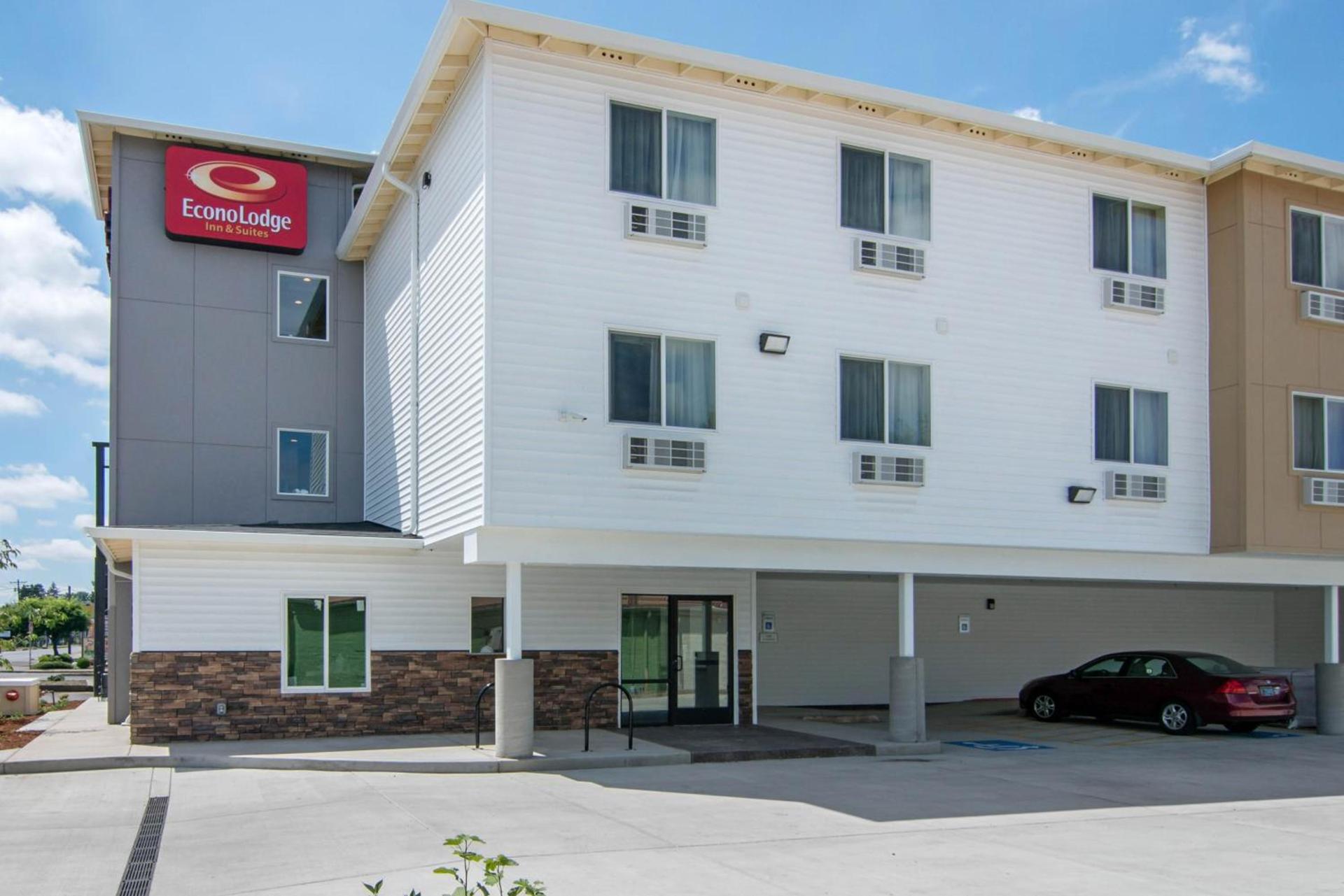 Econo Lodge Inn & Suites Springfield Main Street photo 25