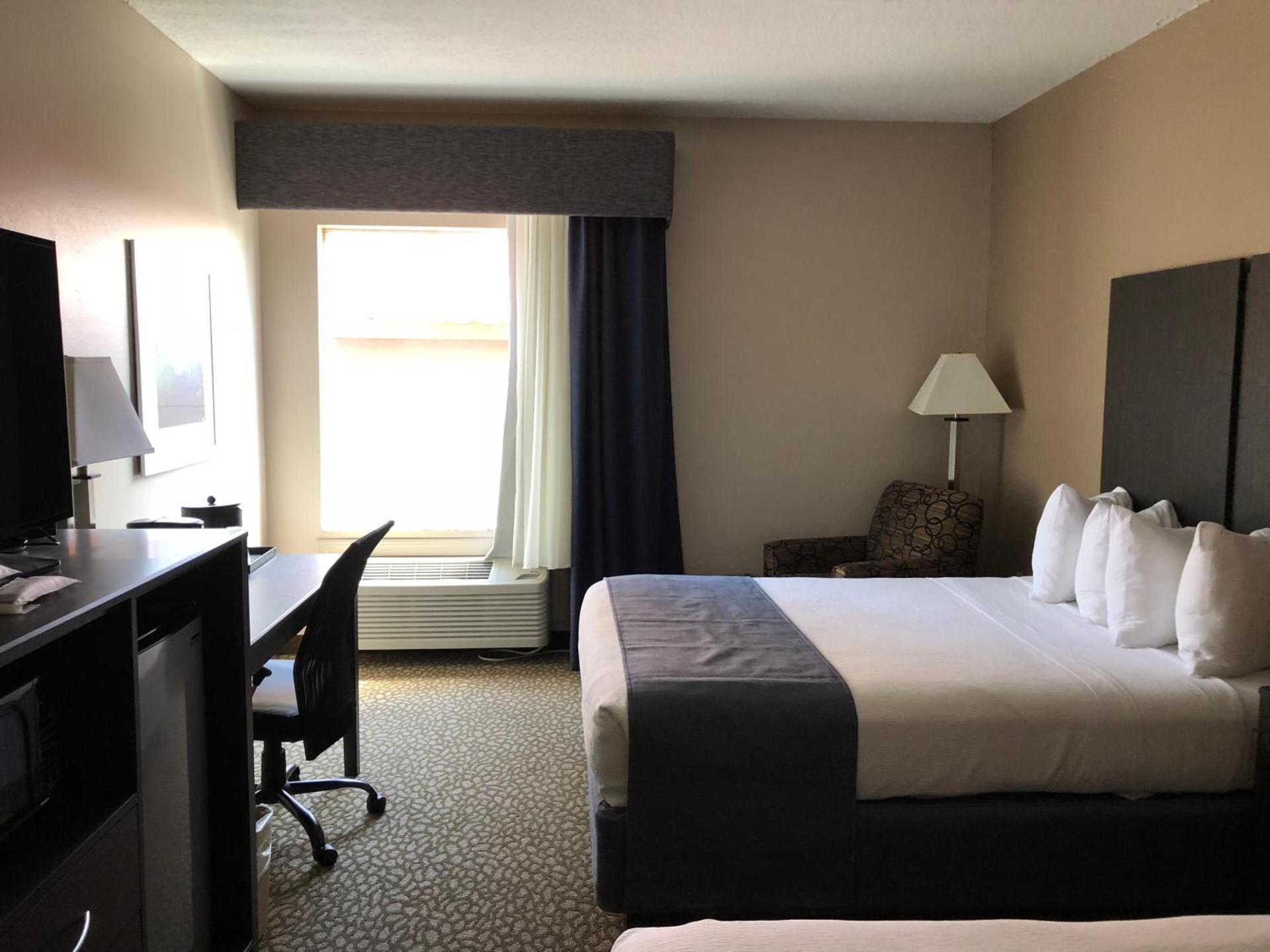 Best Western Plus Bradenton Hotel & Suites photo 33