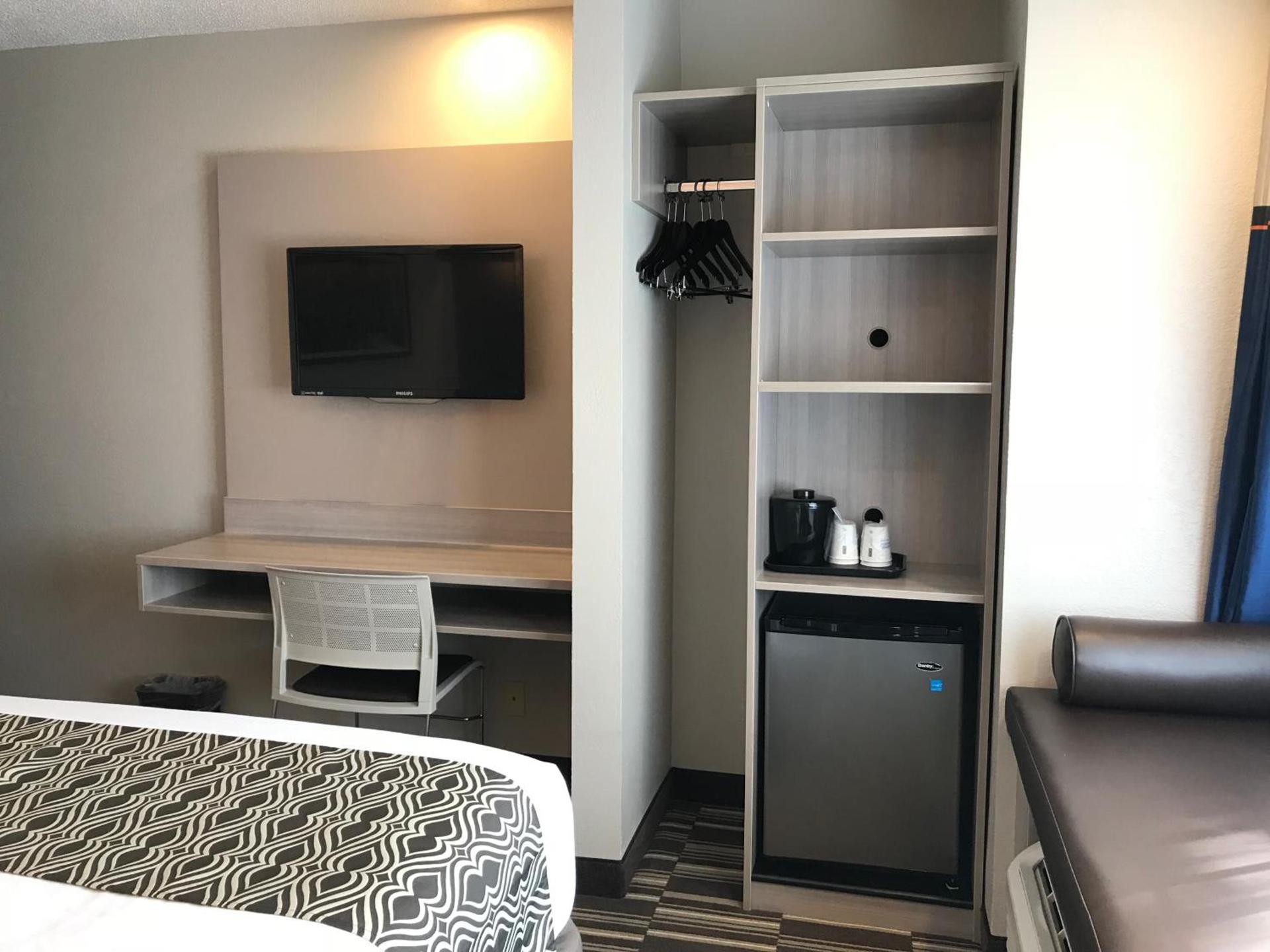 Microtel Inn & Suites by Wyndham Atlanta Buckhead Area photo 36