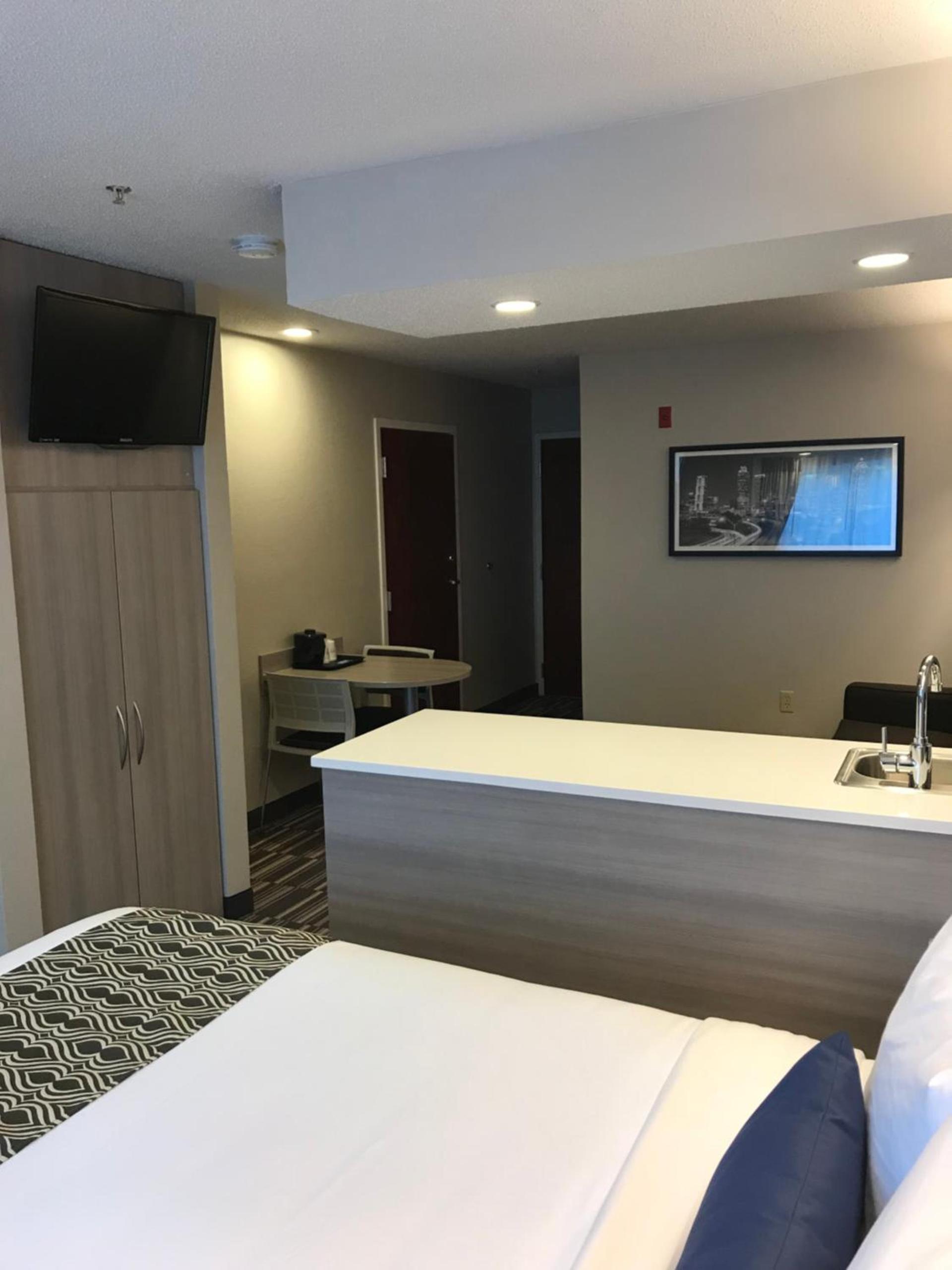 Microtel Inn & Suites by Wyndham Atlanta Buckhead Area photo 39
