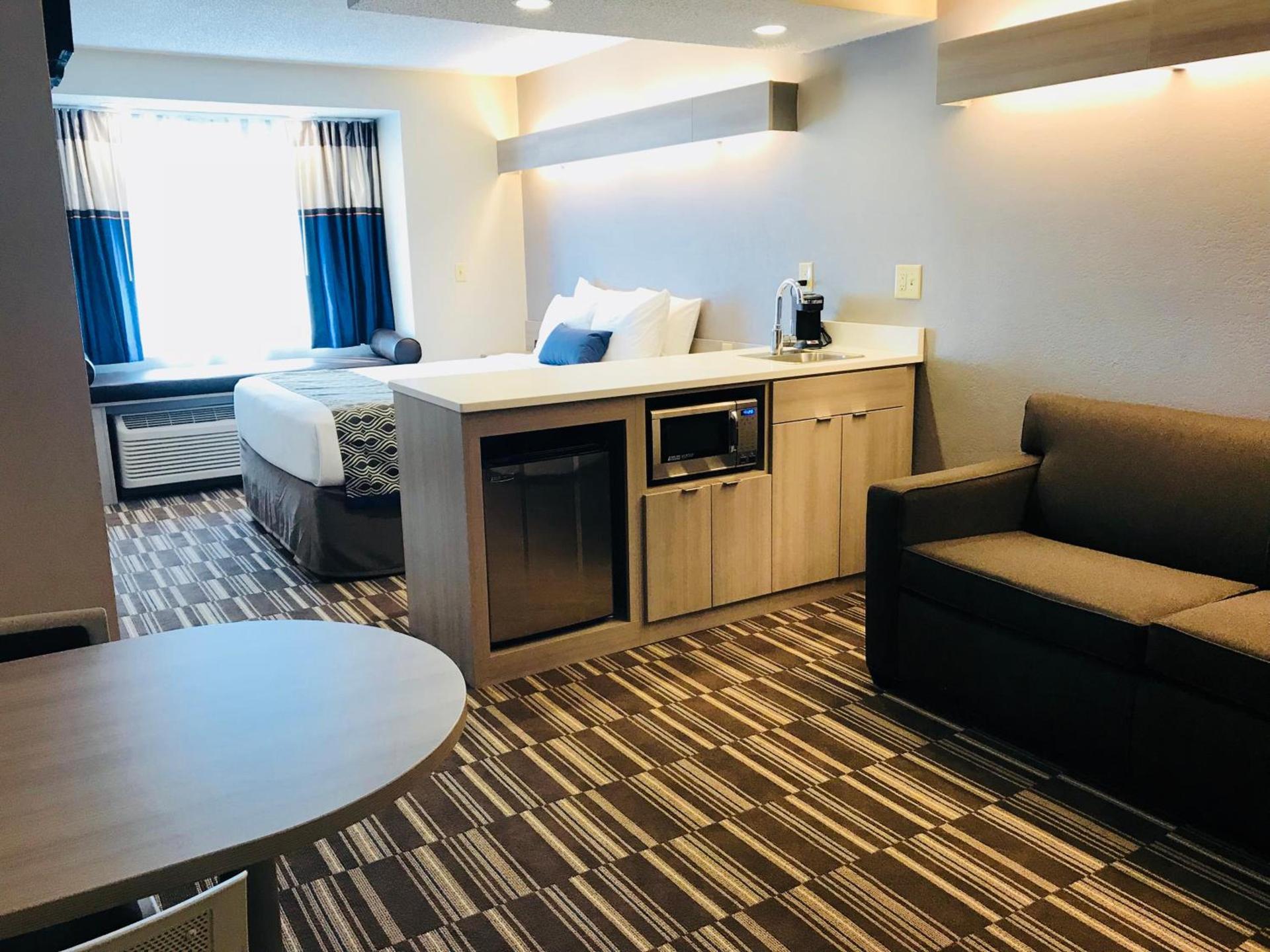 Microtel Inn & Suites by Wyndham Atlanta Buckhead Area photo 40