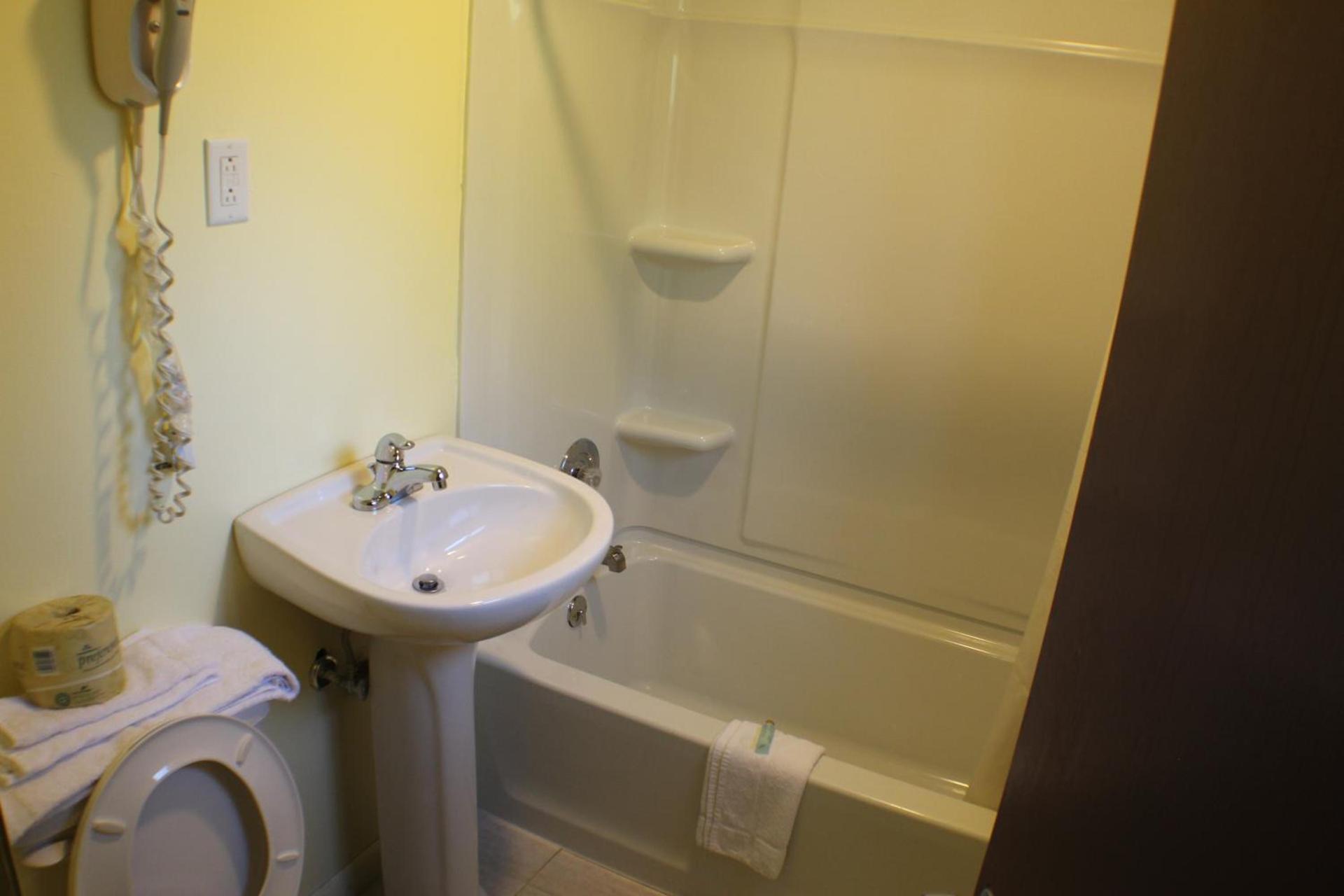 Americas Best Value Inn Geneva photo 38