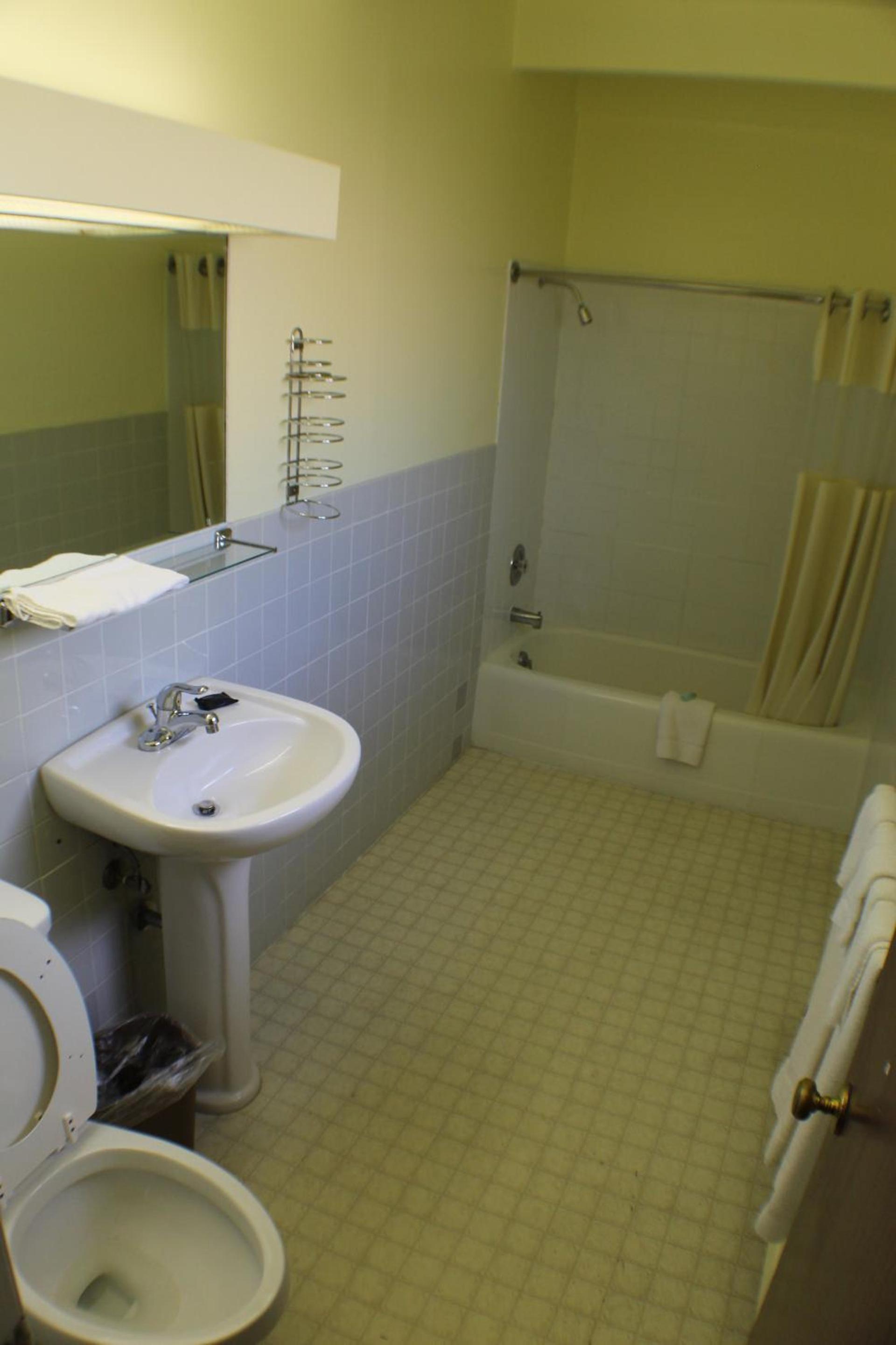 Americas Best Value Inn Geneva photo 29
