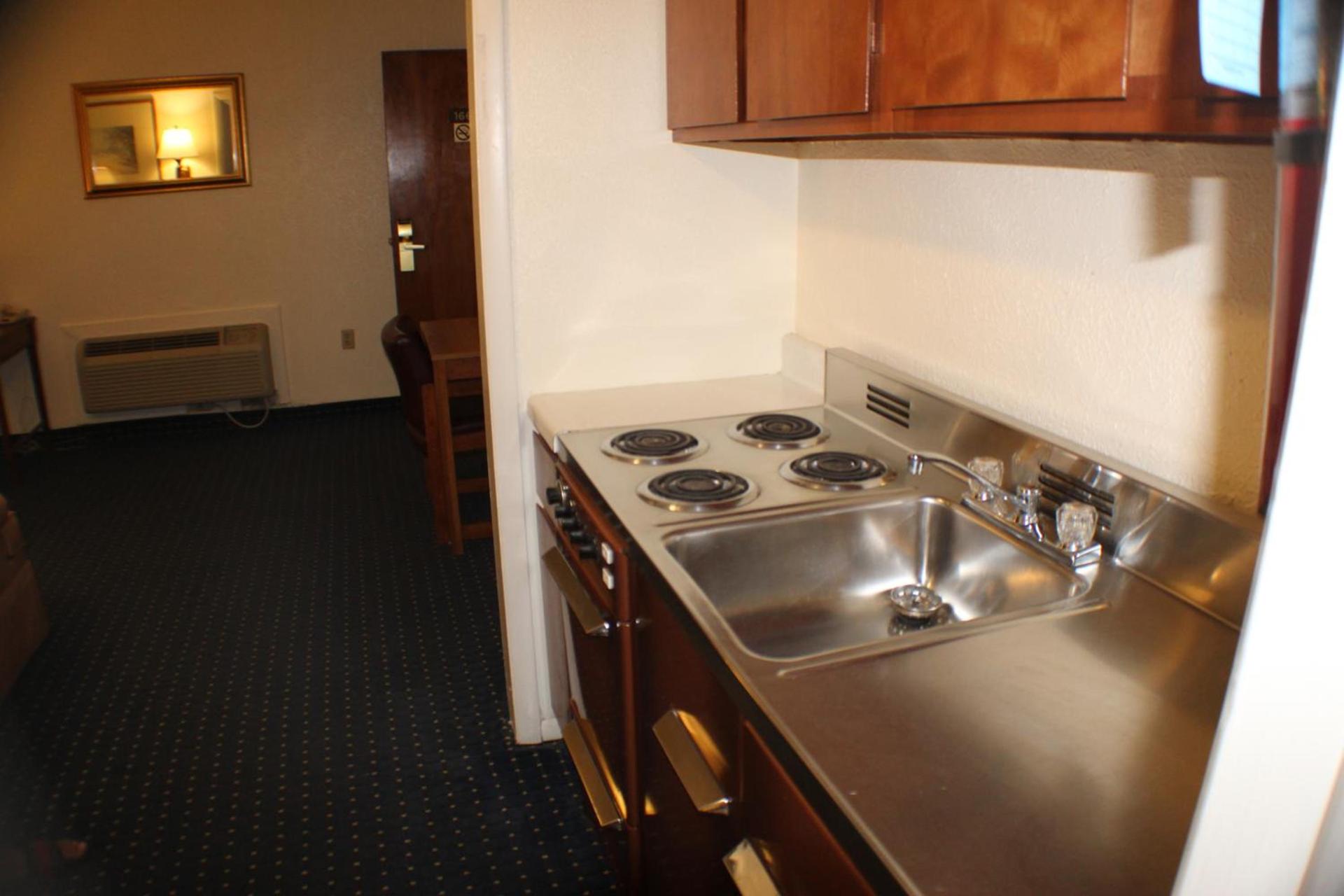 Americas Best Value Inn Geneva photo 25