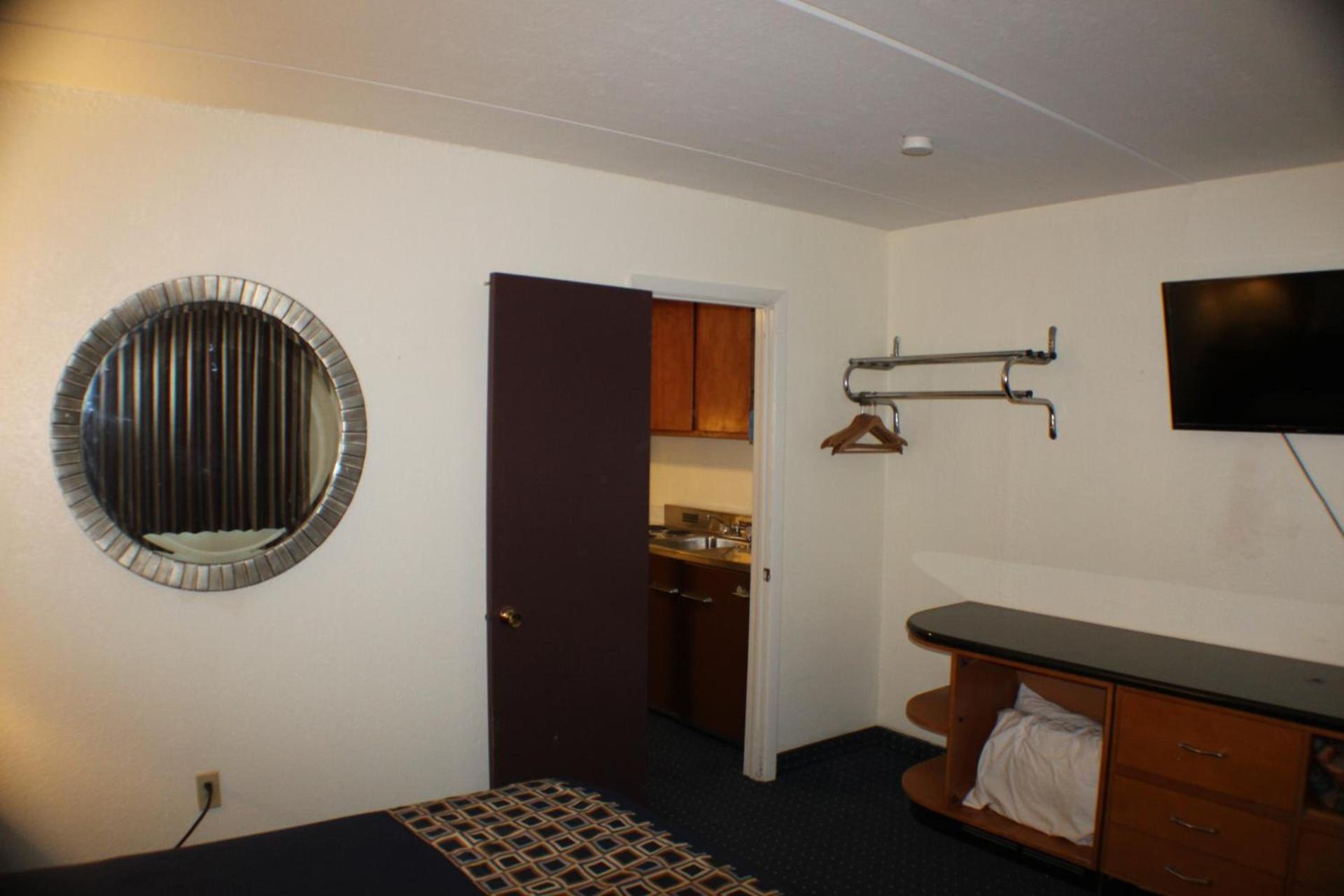 Americas Best Value Inn Geneva photo 26