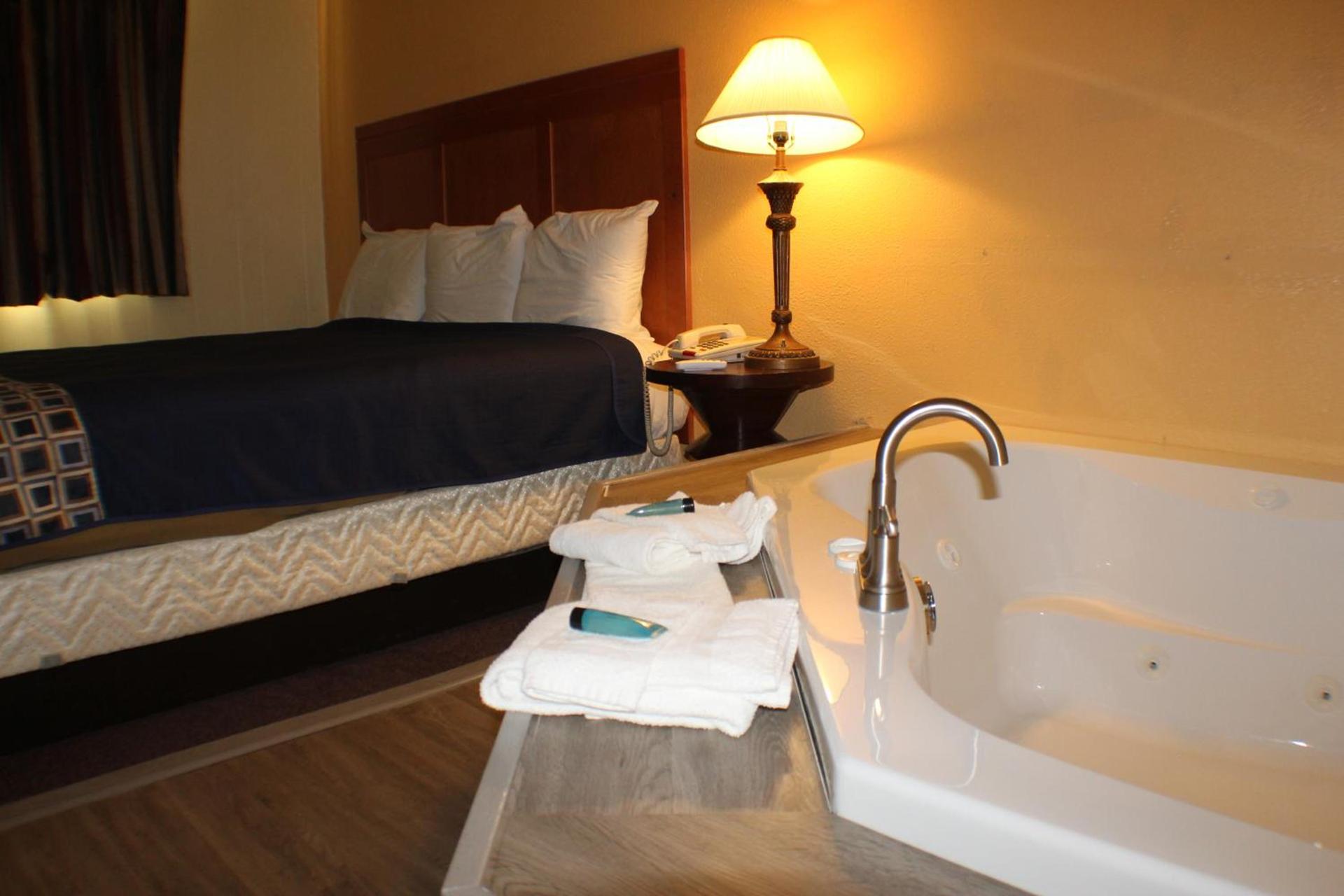 Americas Best Value Inn Geneva photo 19