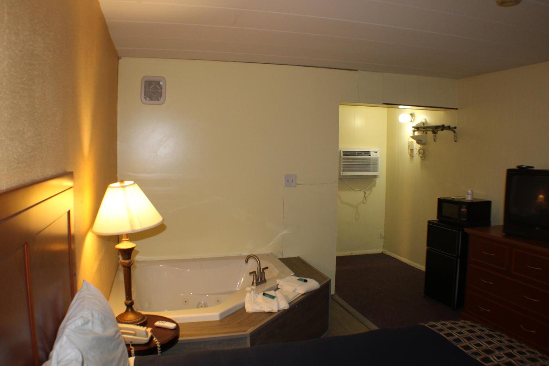 Americas Best Value Inn Geneva photo 22