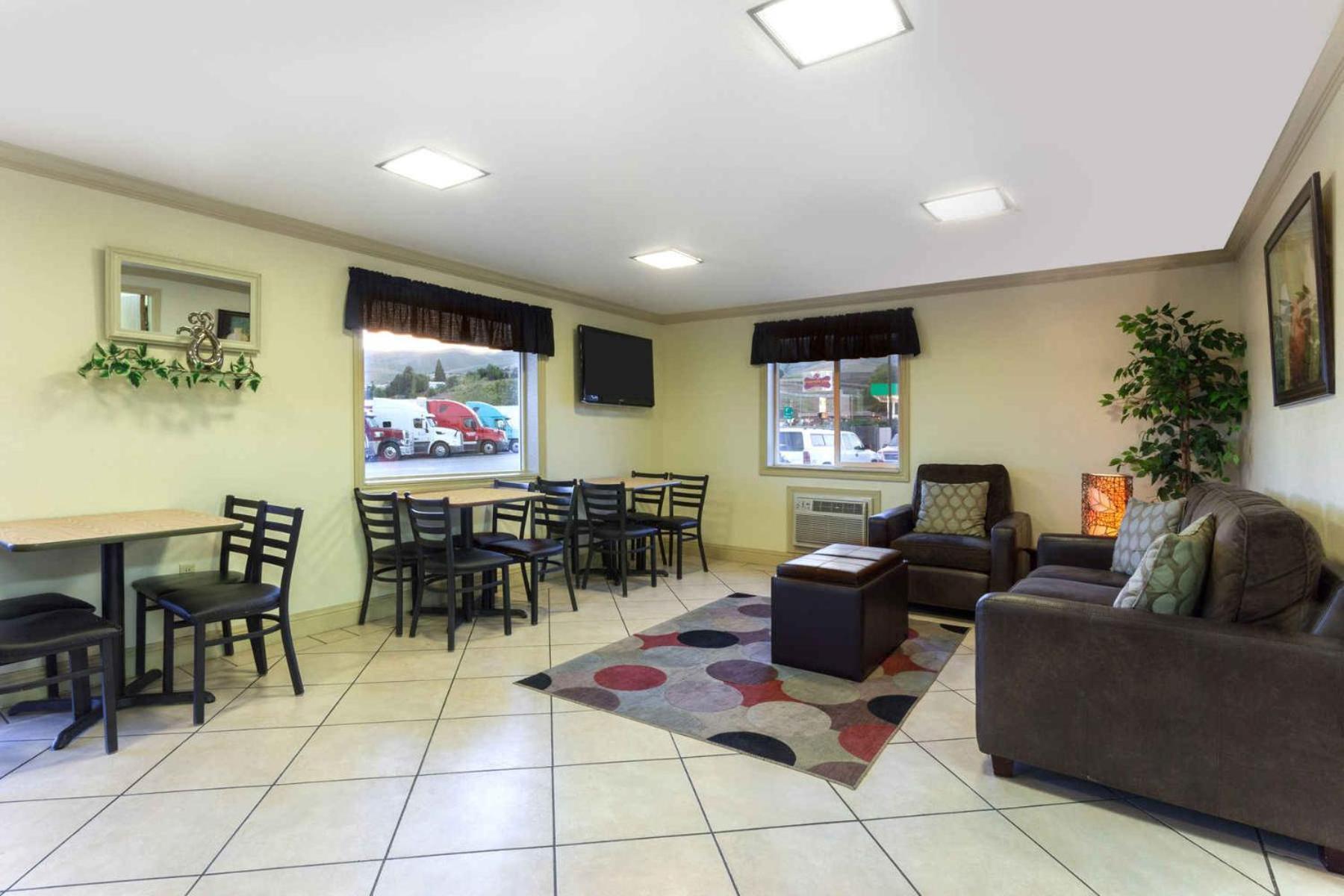 Super 8 by Wyndham Lewiston photo 16