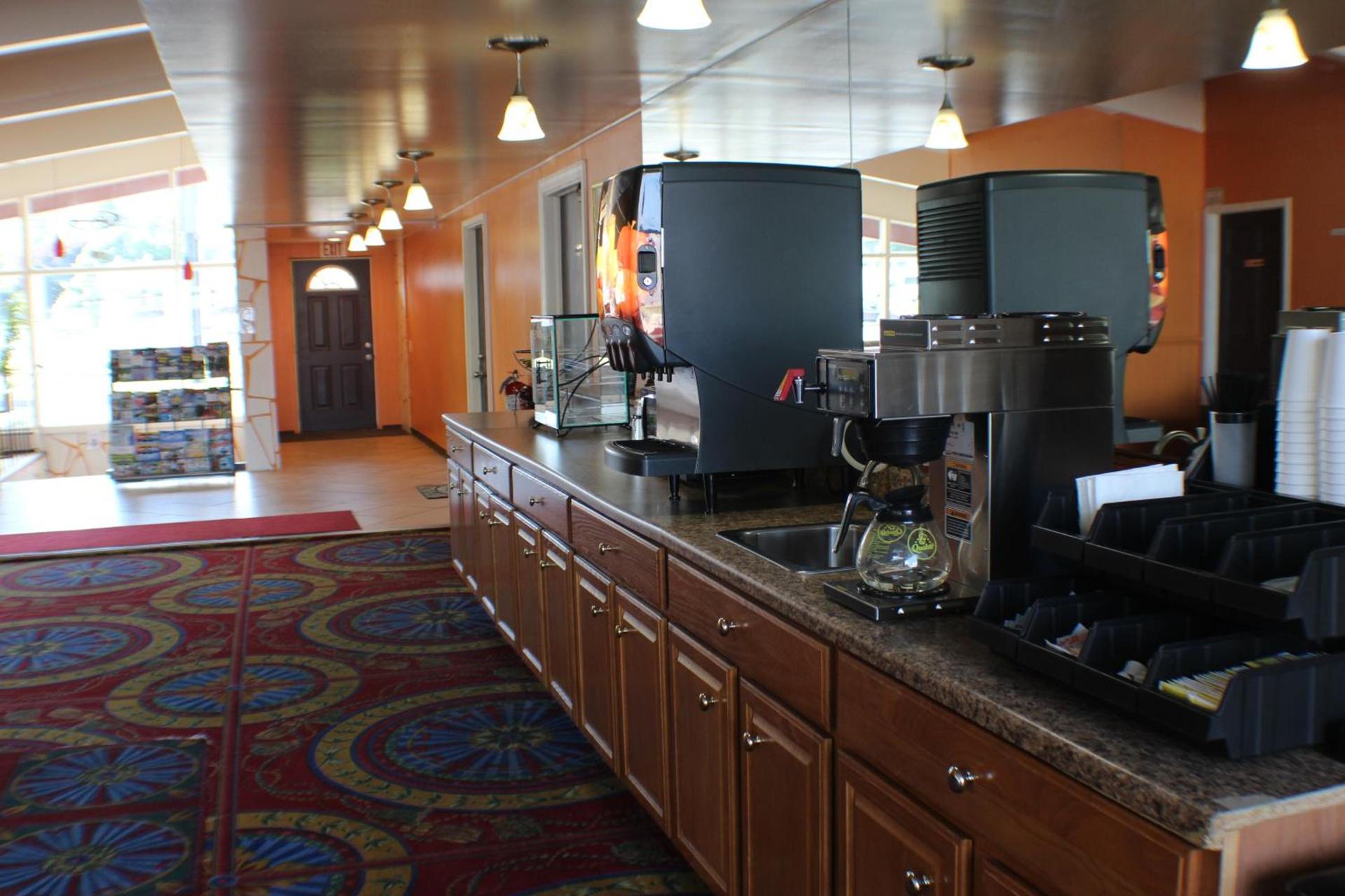 Americas Best Value Inn Geneva photo 13
