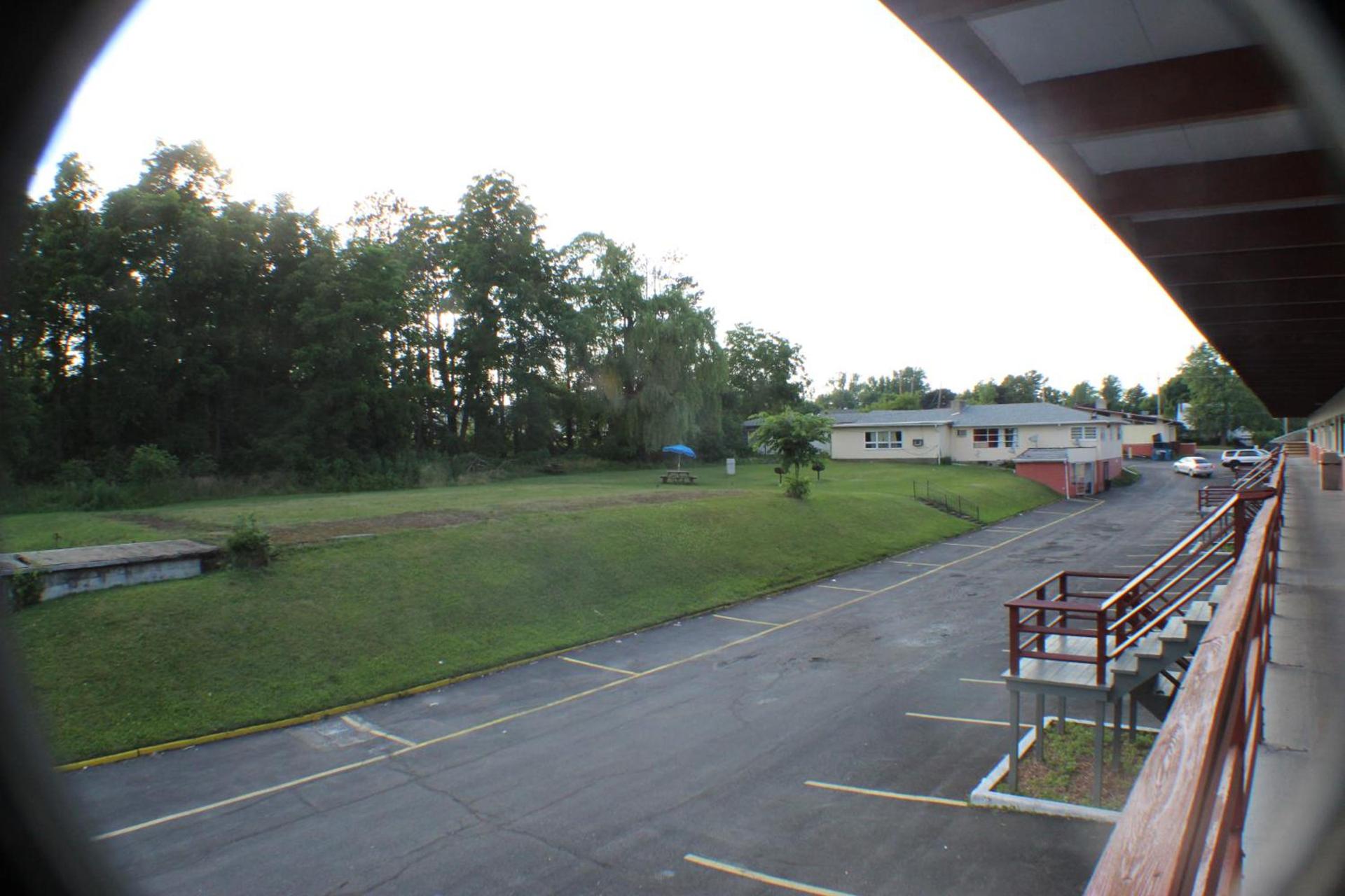 Americas Best Value Inn Geneva photo 8