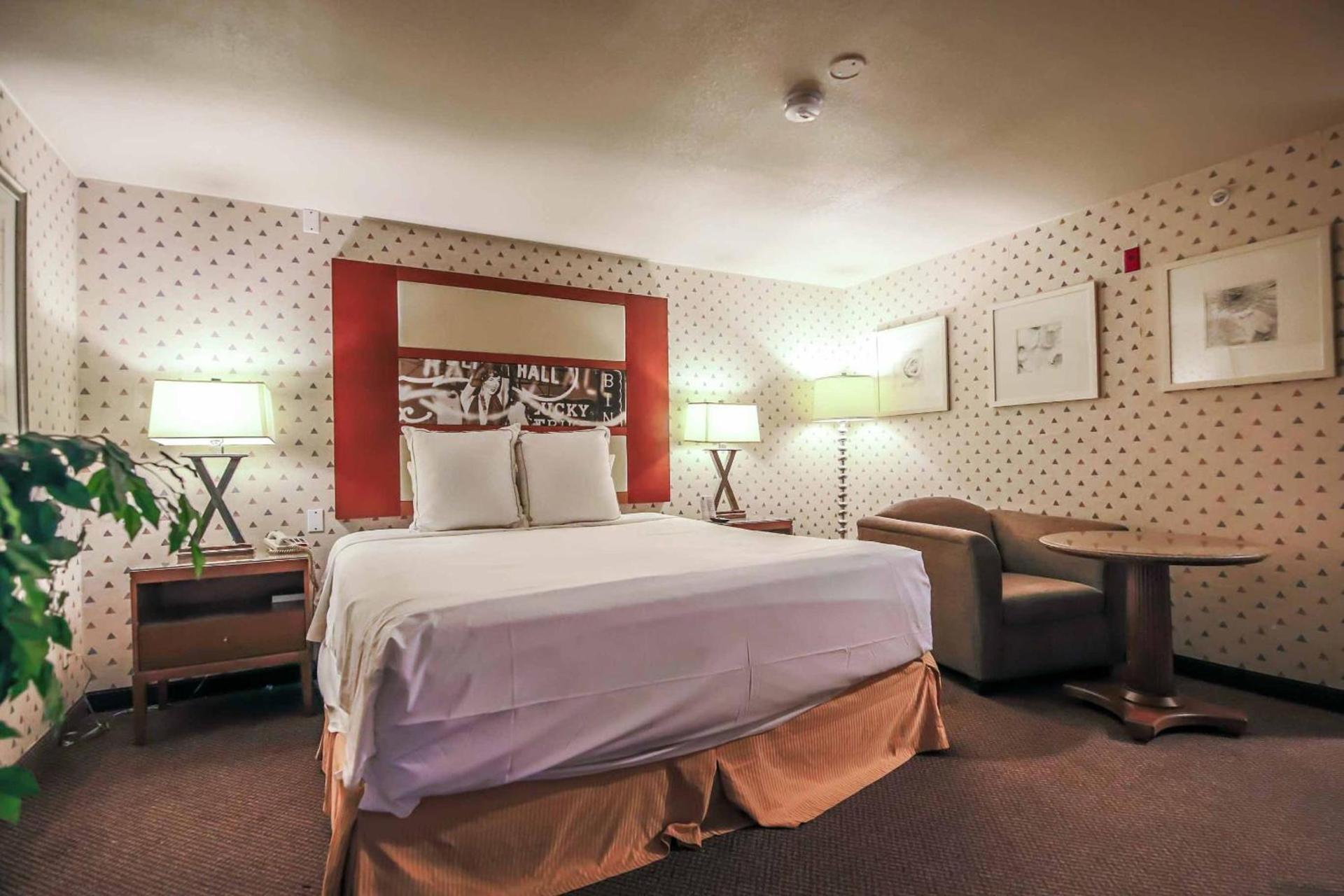Sunrise Inn photo 40