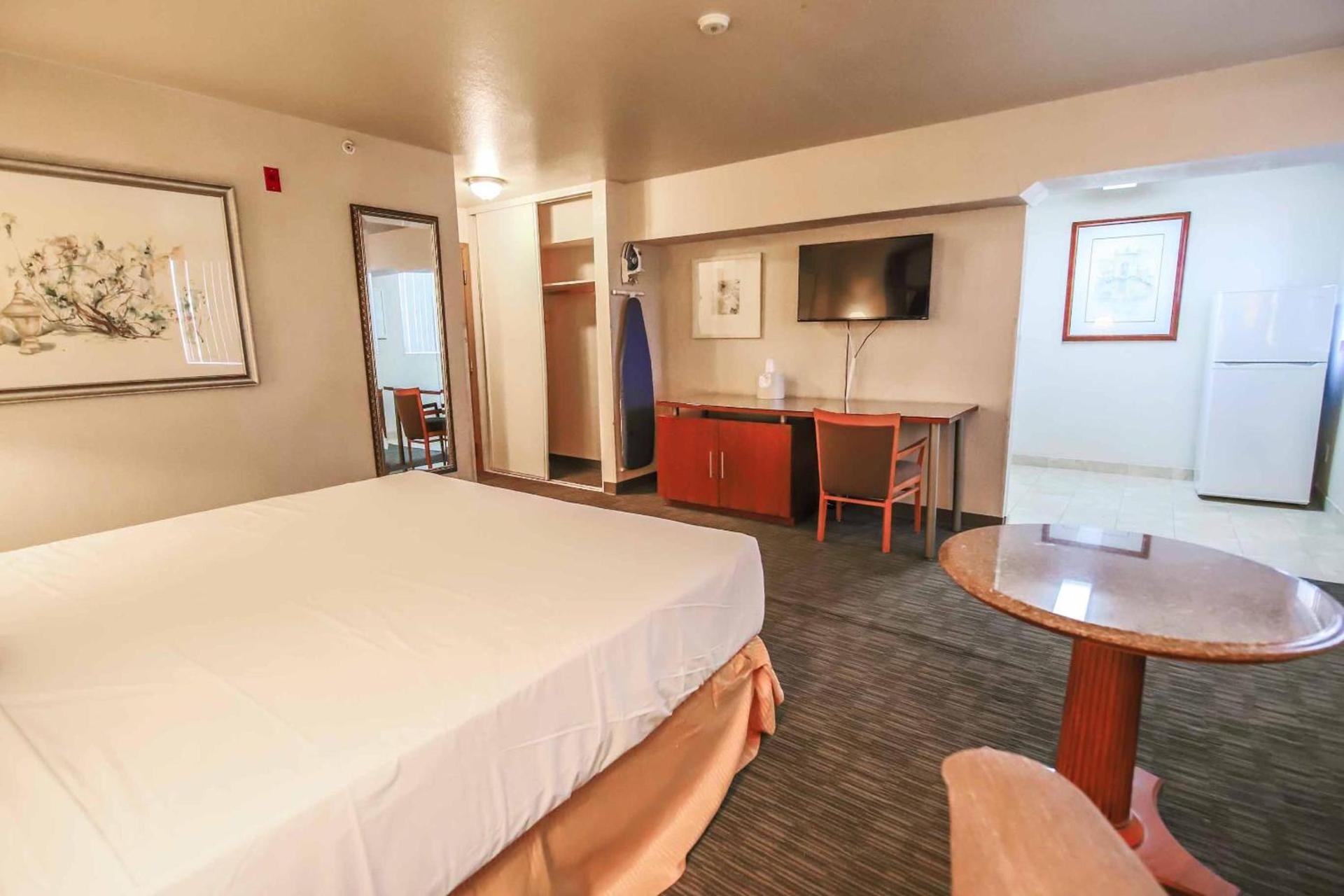 Sunrise Inn photo 30