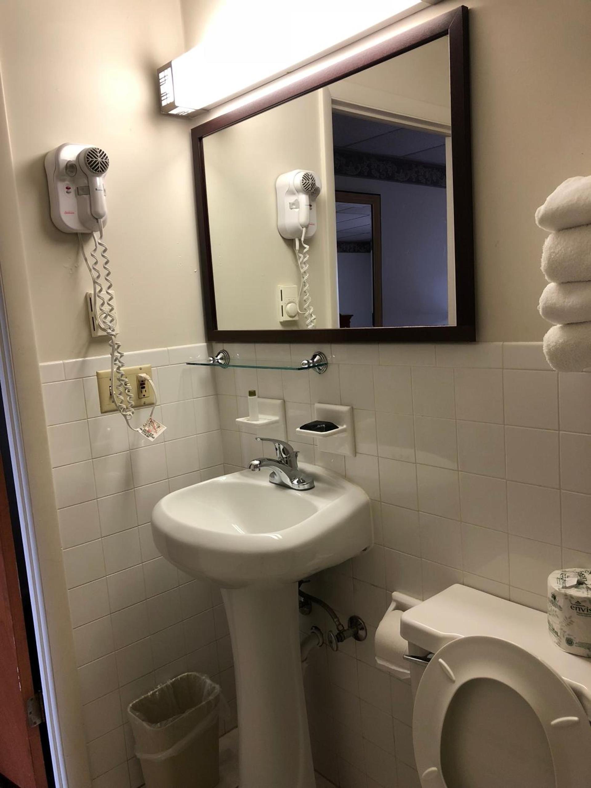 Americas Best Value Inn - Palmyra/Hershey photo 8