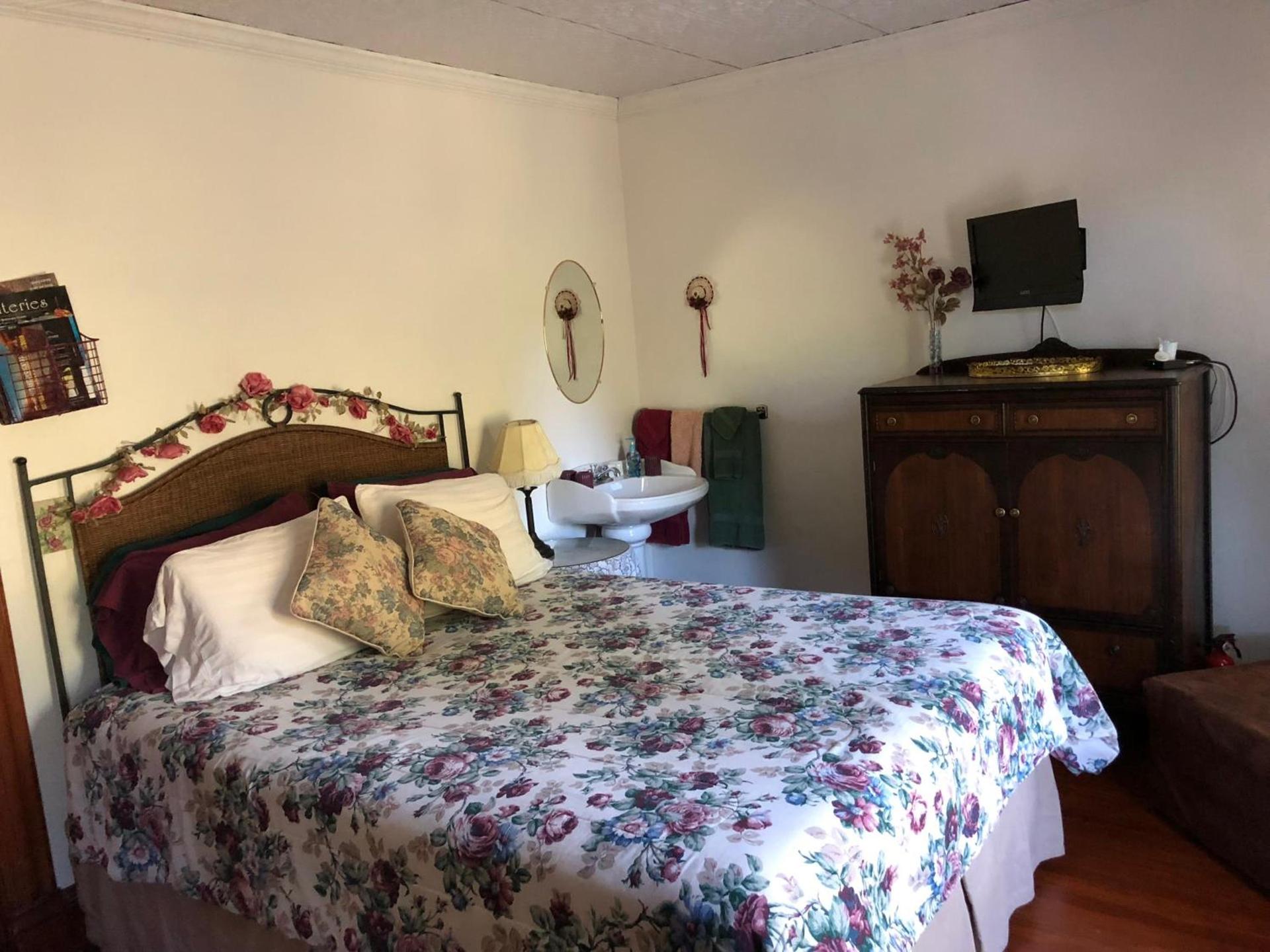 Antique Rose Inn Windham photo 39