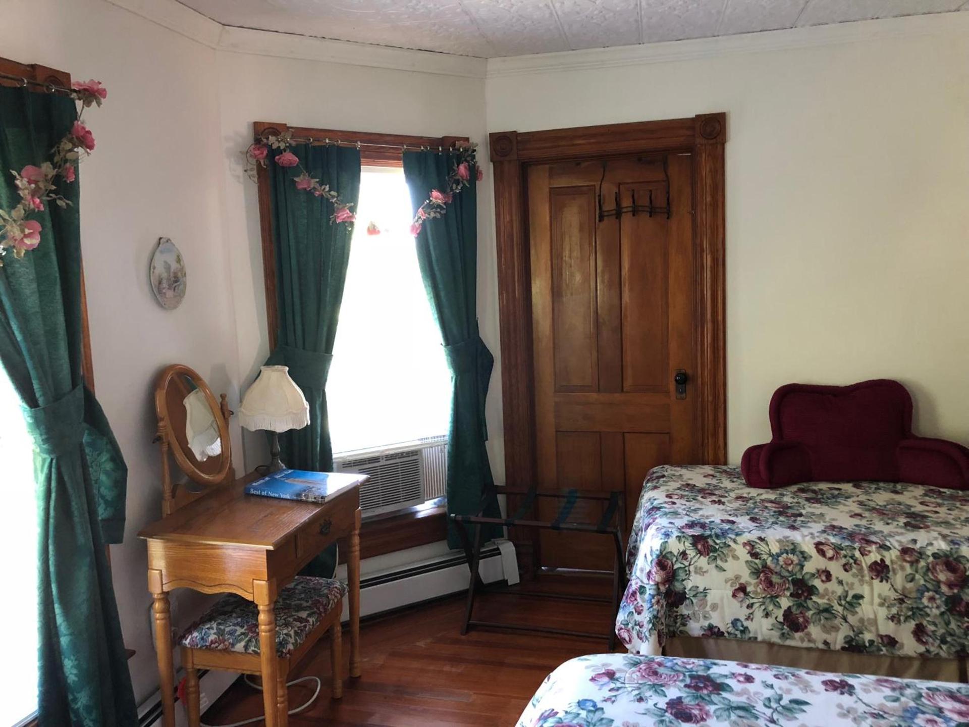 Antique Rose Inn Windham photo 38
