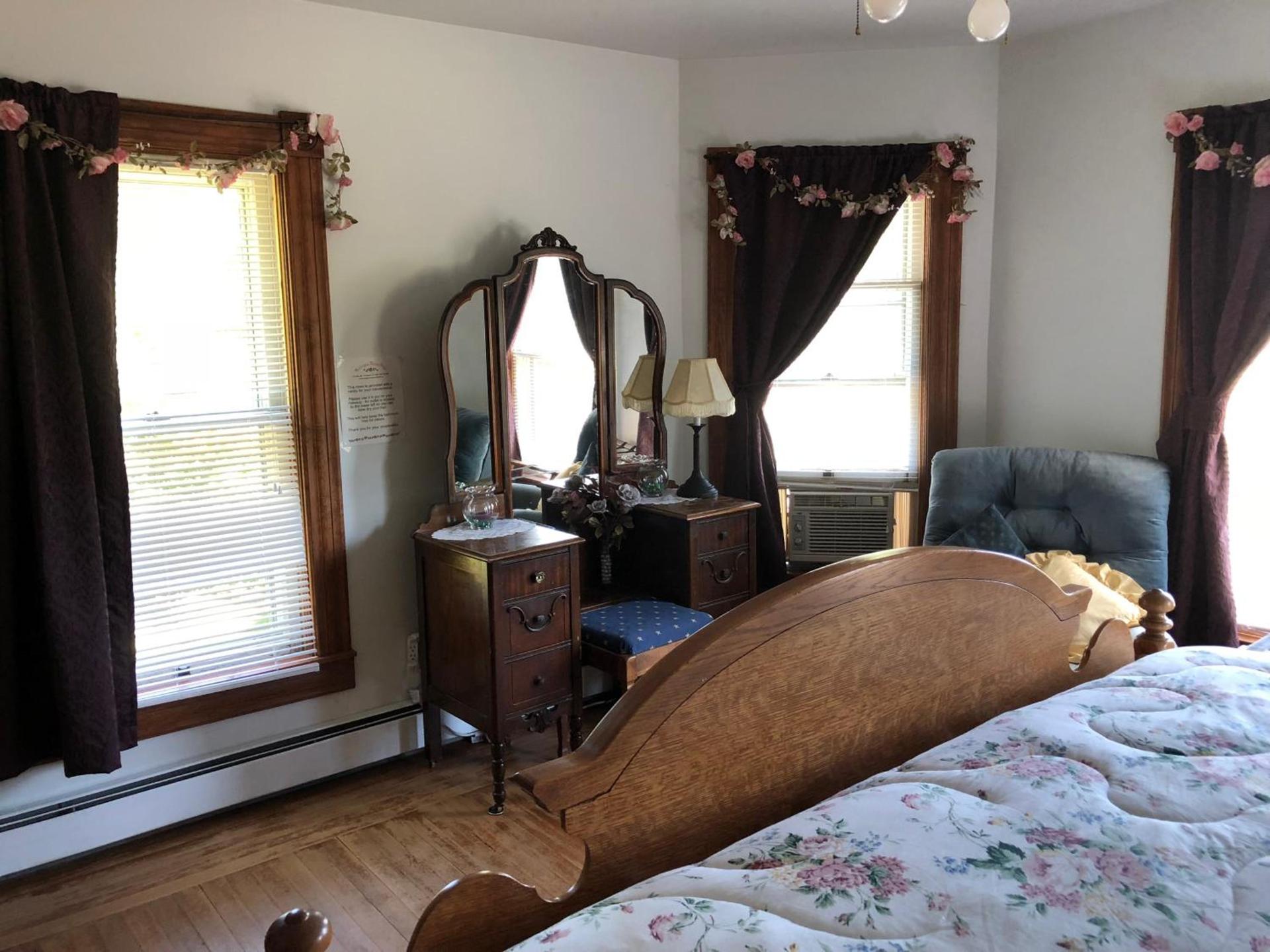Antique Rose Inn Windham photo 36