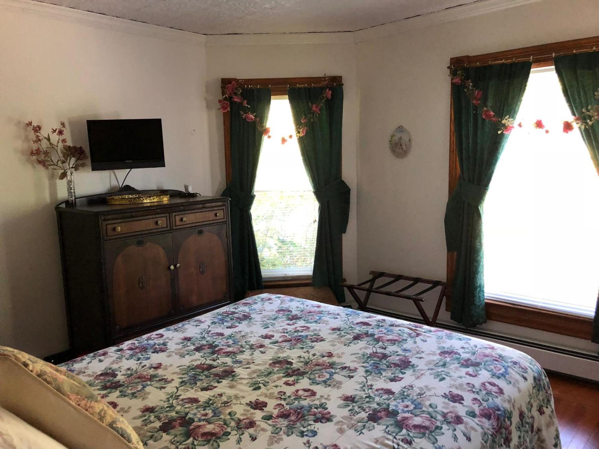 Antique Rose Inn Windham photo 34