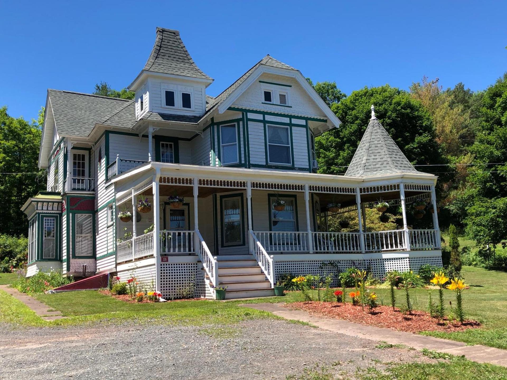 Antique Rose Inn Windham photo 27