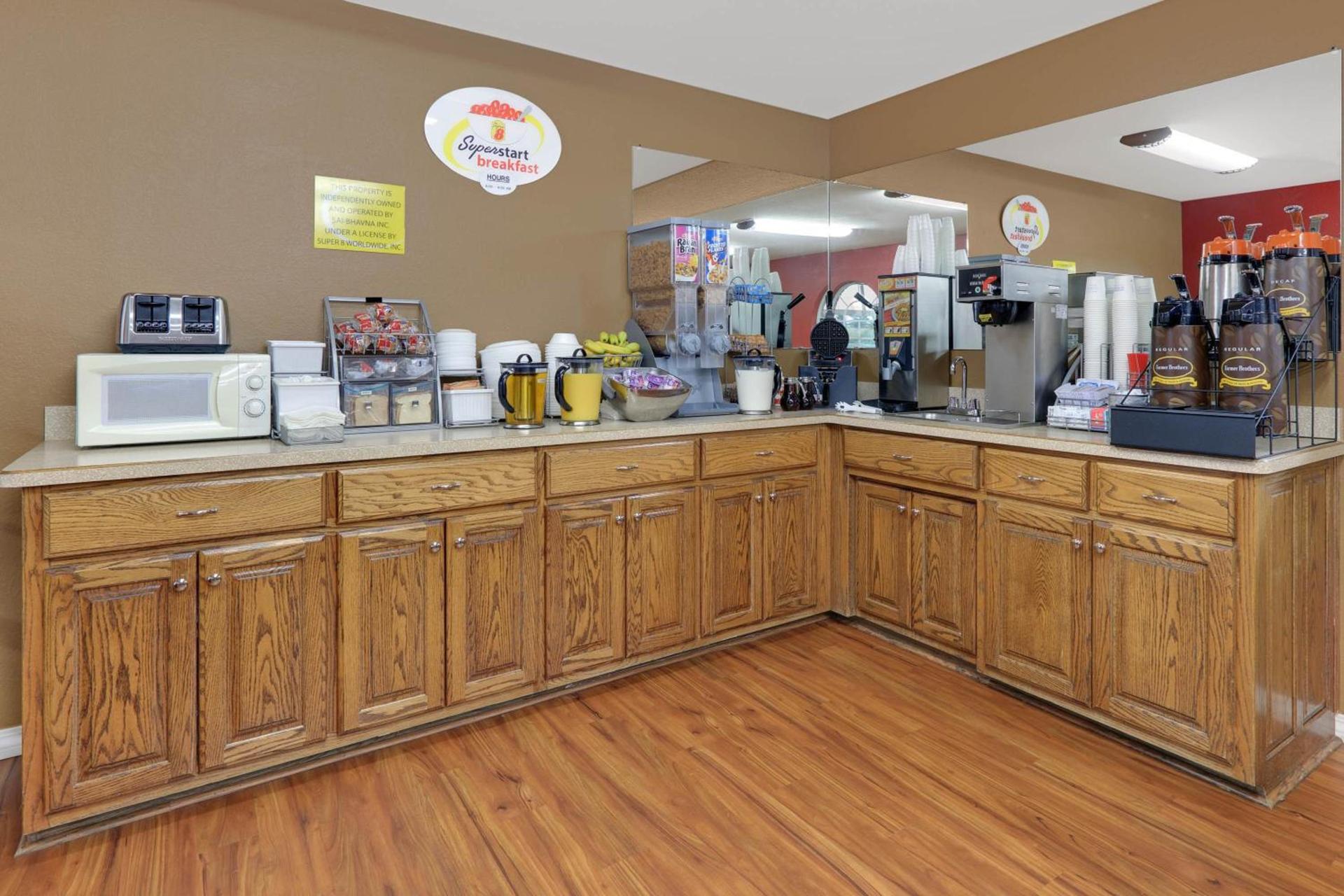 Super 8 by Wyndham Big Cabin/Vinita Area photo 44