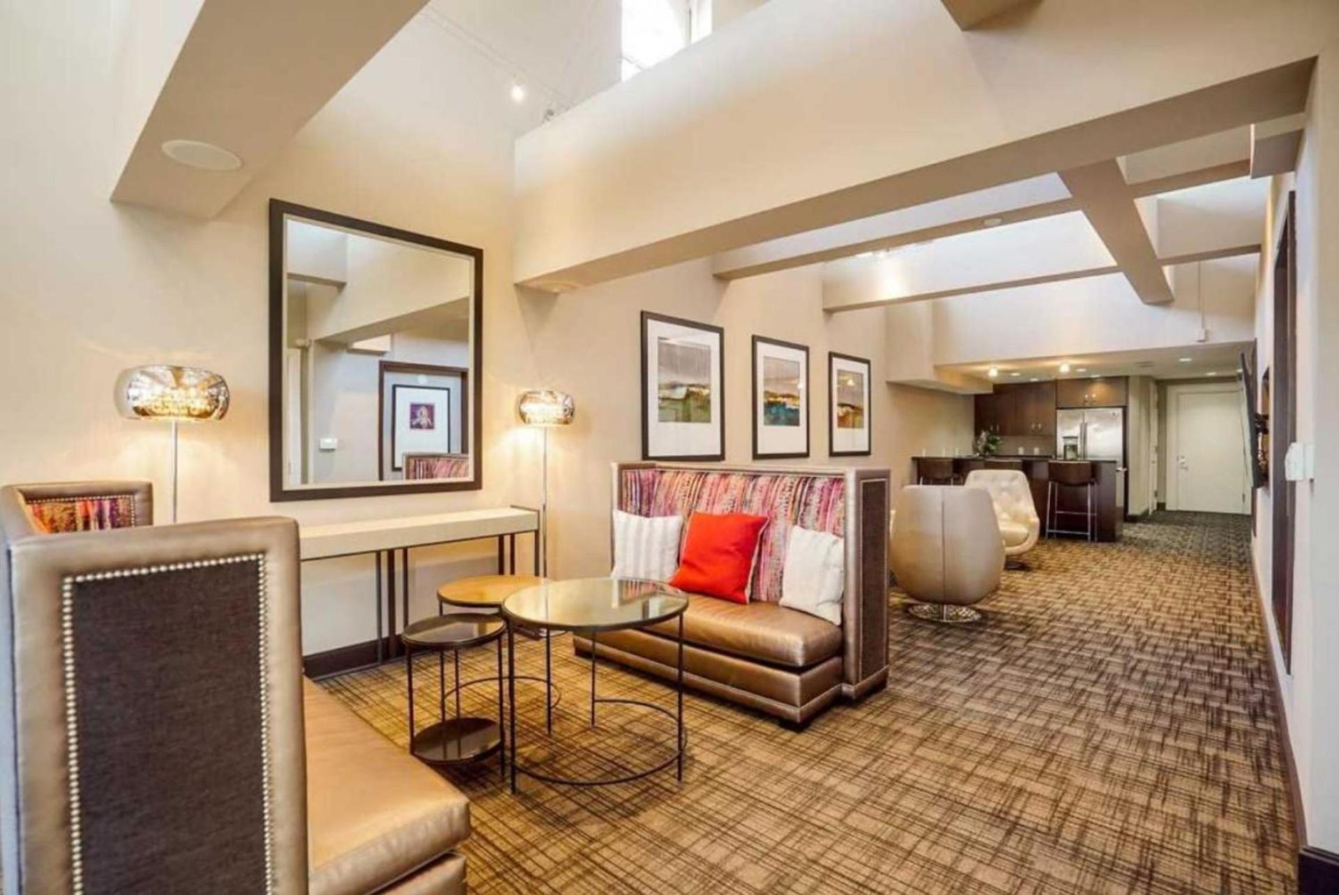 Global Luxury Suites at The White House photo 15