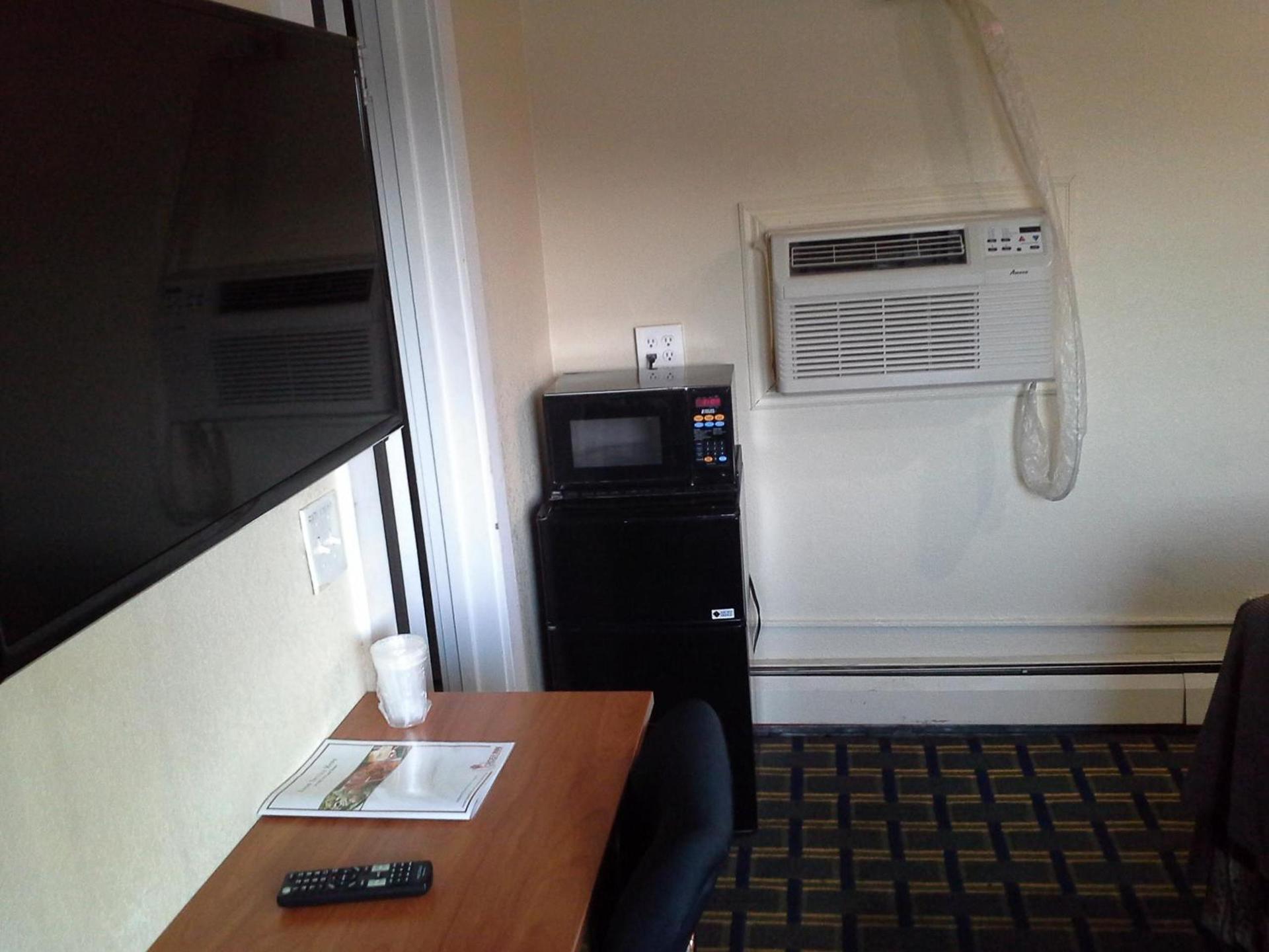 Economy Inn Tonawanda photo 3