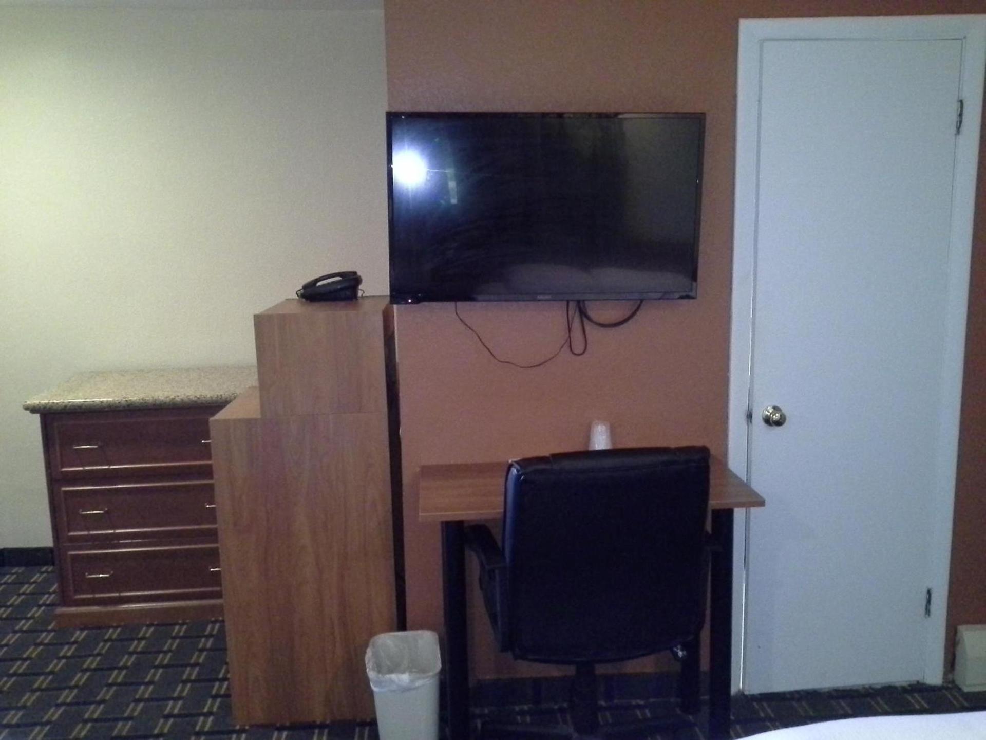 Economy Inn Tonawanda photo 2