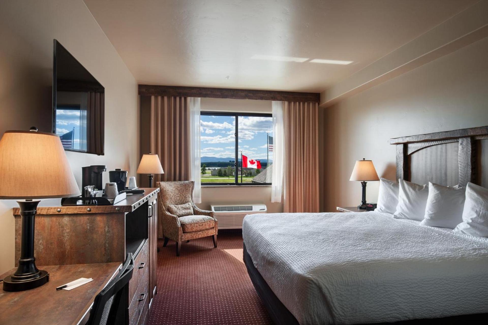 Glacier International Lodge photo 22