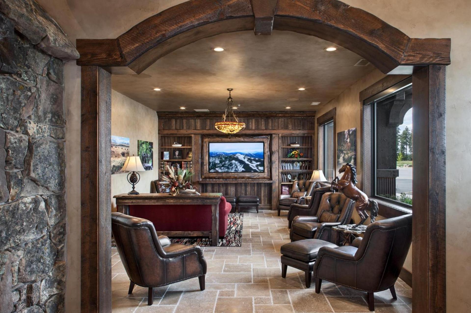 Glacier International Lodge photo 11