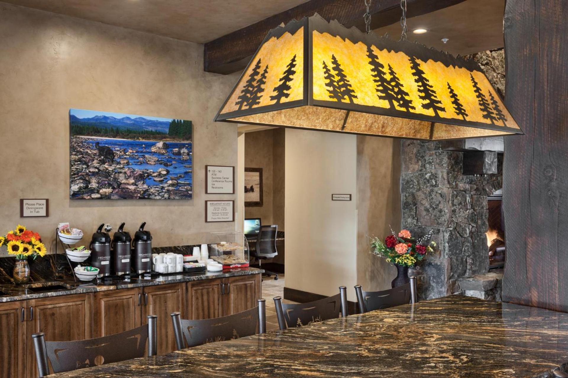 Glacier International Lodge photo 18