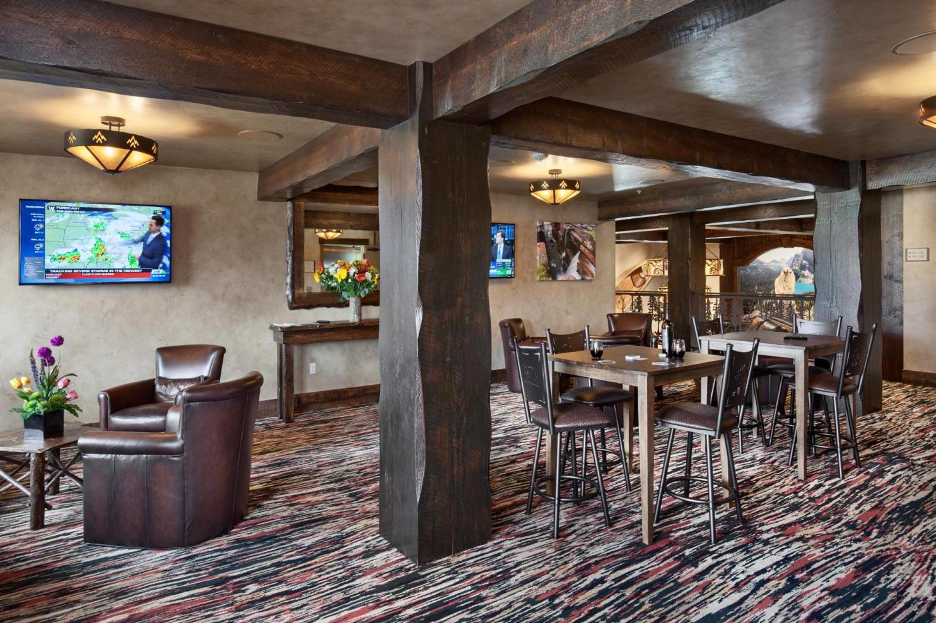 Glacier International Lodge photo 15