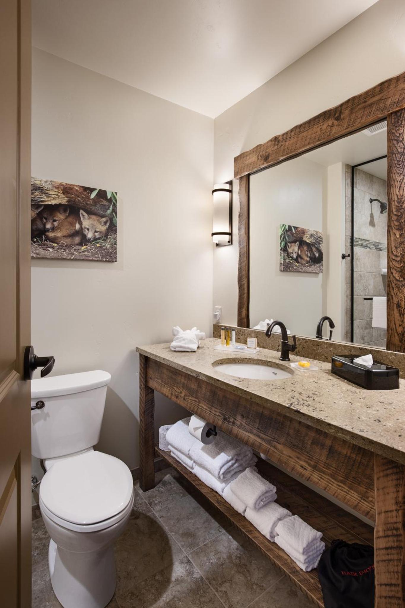 Glacier International Lodge photo 21