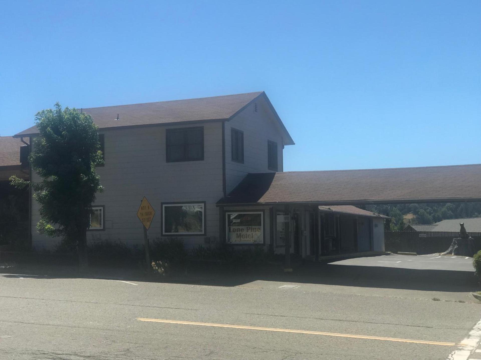 Lone Pine Motel photo 3