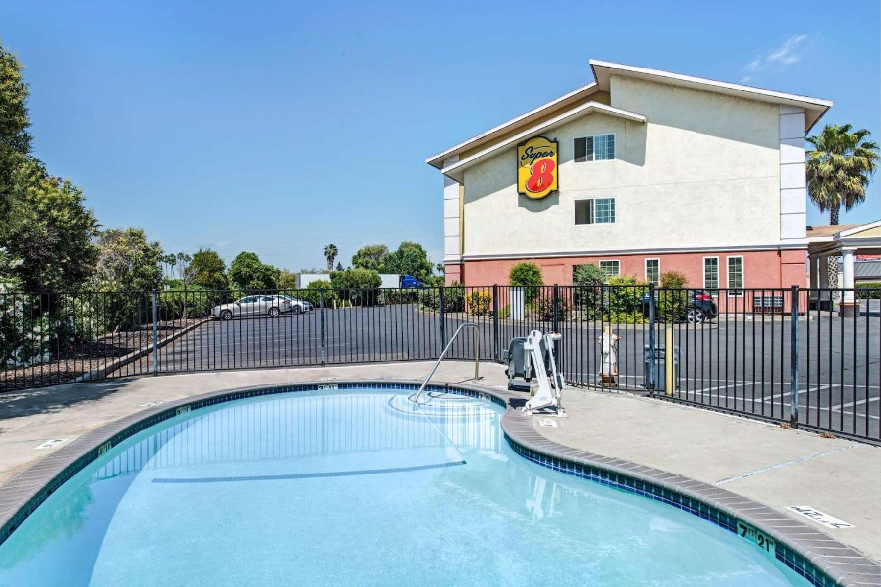 Super 8 by Wyndham Sacramento/Florin Rd photo 20