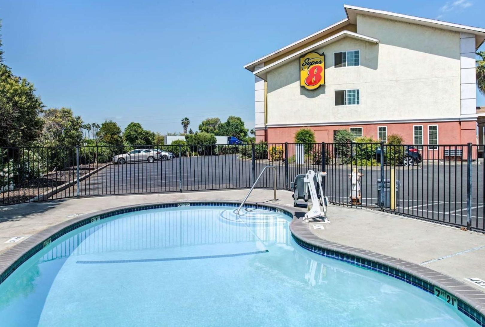 Super 8 by Wyndham Sacramento/Florin Rd photo 16