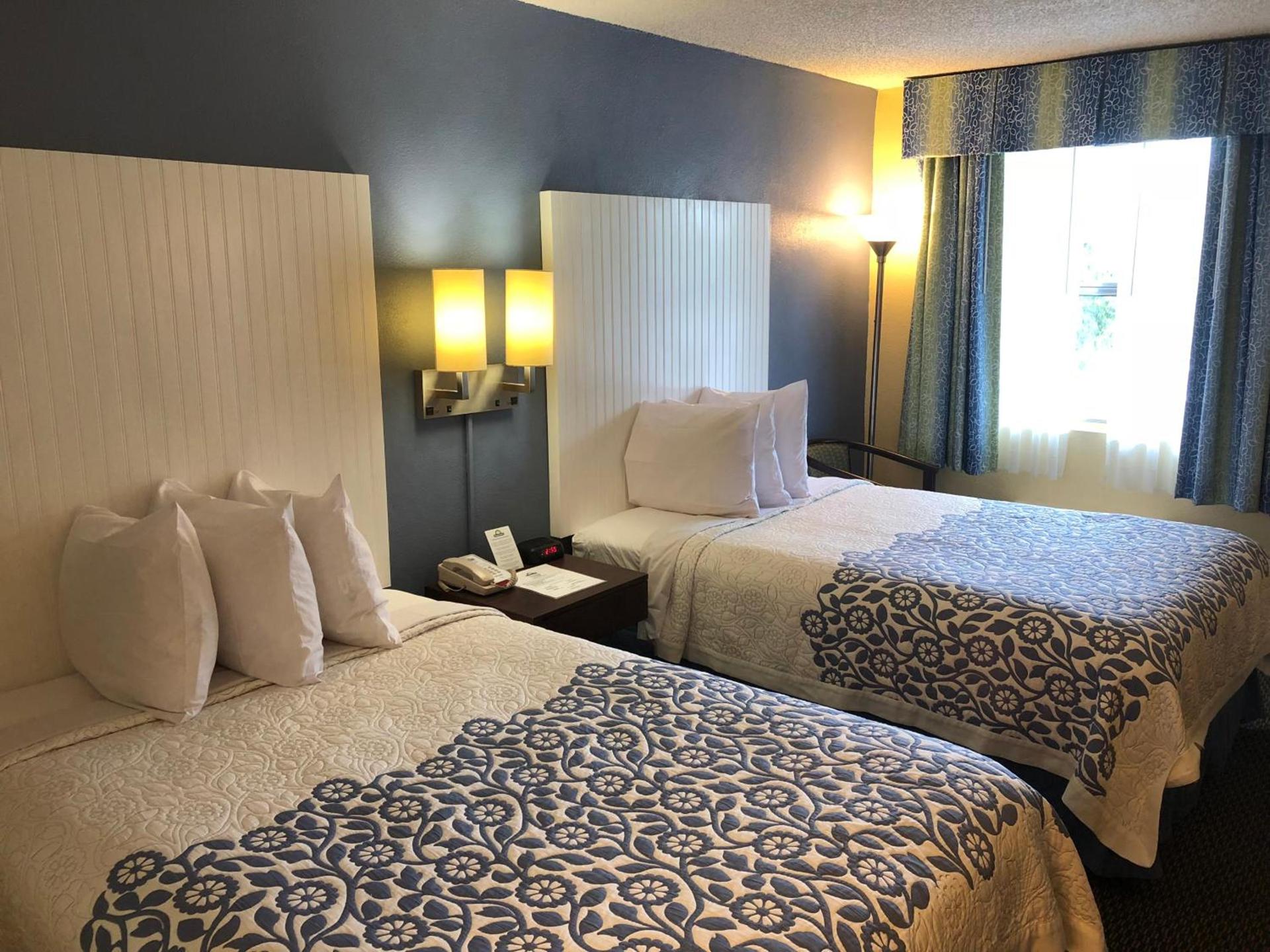 Days Inn by Wyndham Bradenton I-75 photo 29